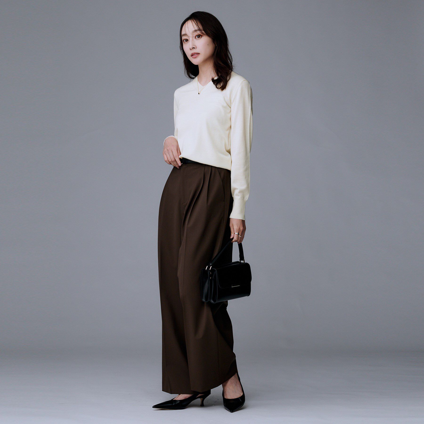 UNTITLED「【洗える/ウール100%】Vネックウールニット」|ニット・セーター|