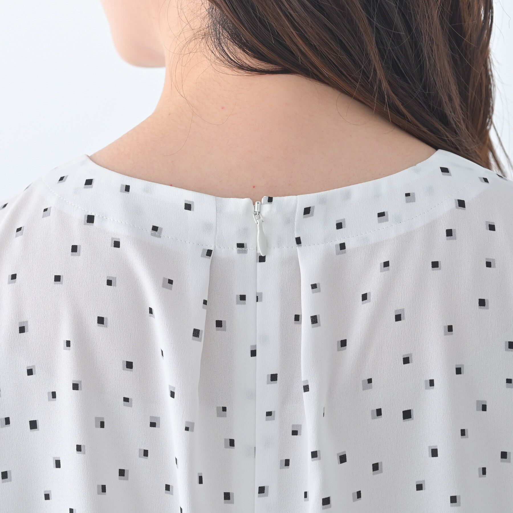 UNTITLED「【洗える/スーツインナー】タックディティールブラウス」|シャツ・ブラウス|