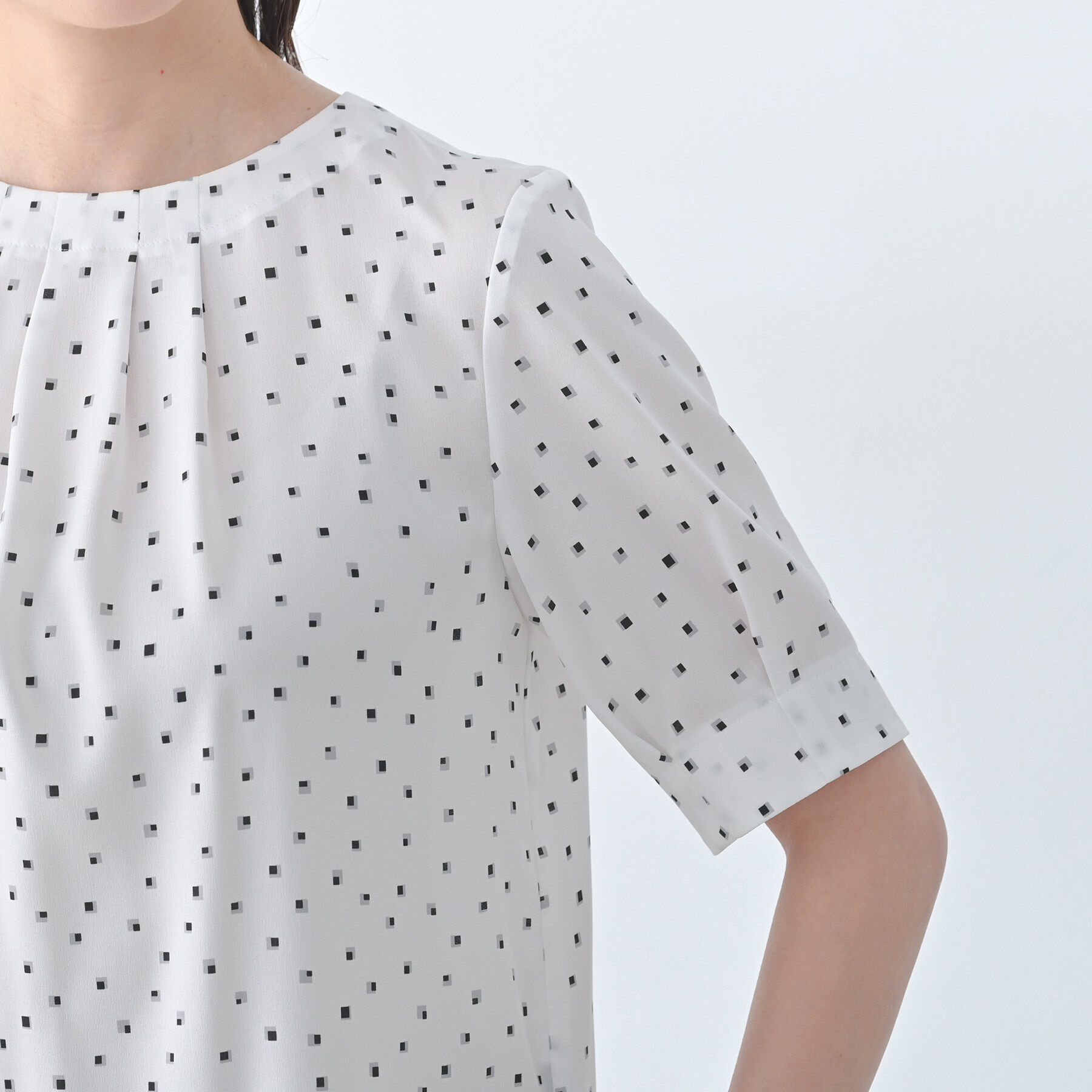 UNTITLED「【洗える/スーツインナー】タックディティールブラウス」|シャツ・ブラウス|