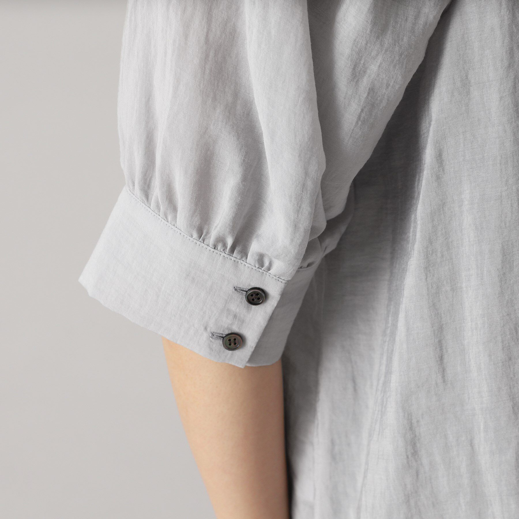 DRESSTERIOR「【洗える/清涼感】ボリュームスリーブバックジップブラウス」|シャツ・ブラウス|