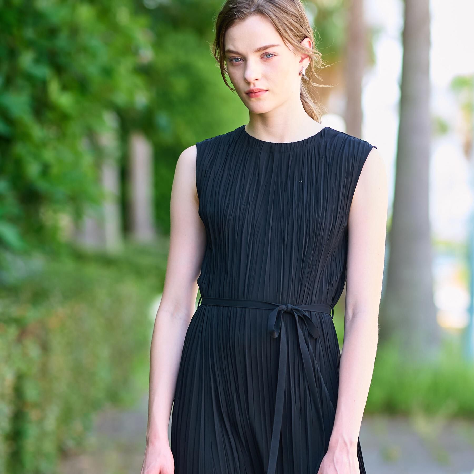 DRESSTERIOR「【ウォッシャブル/オンオフ】プリーツノースリーブワンピース」|ワンピース|