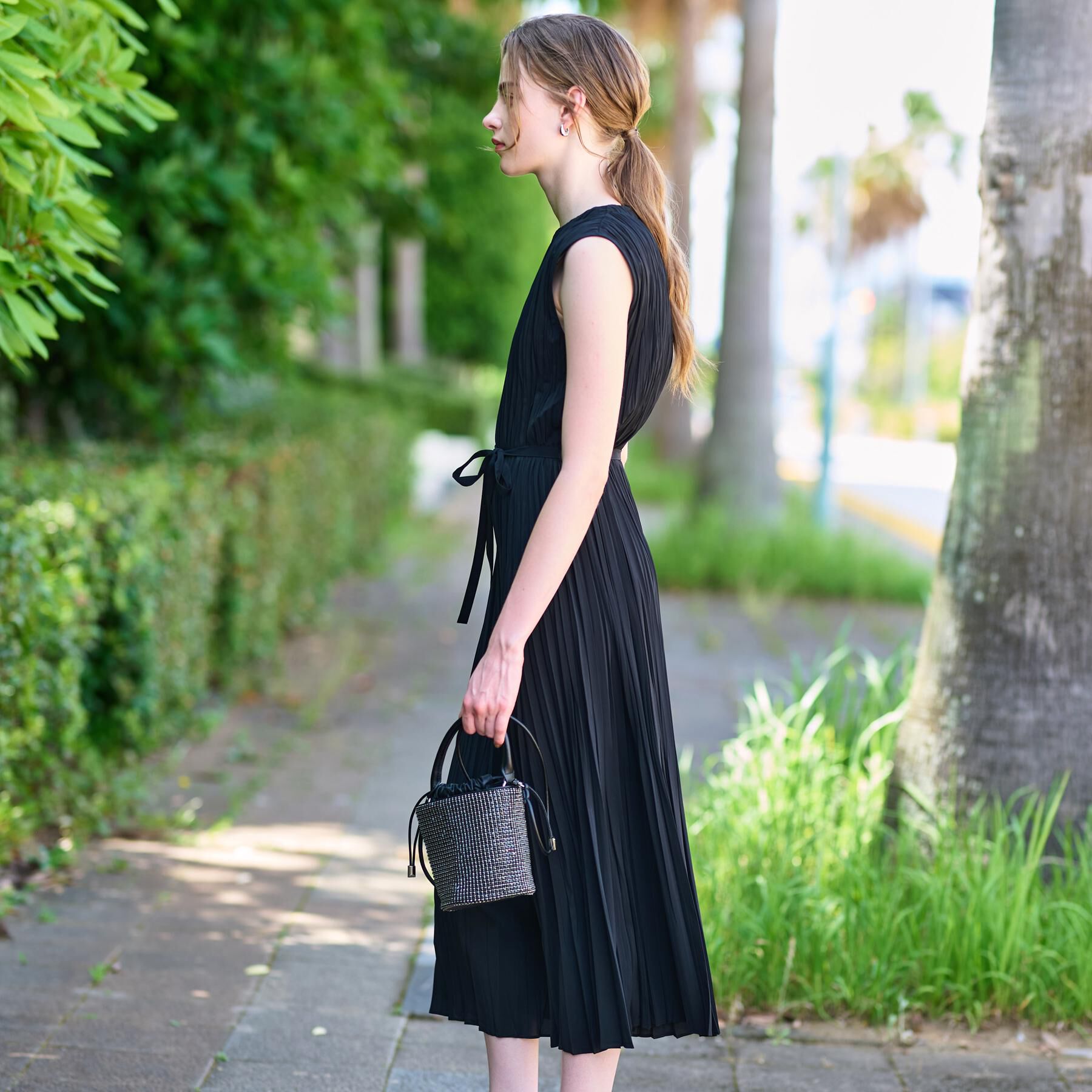 DRESSTERIOR「【ウォッシャブル/オンオフ】プリーツノースリーブワンピース」|ワンピース|