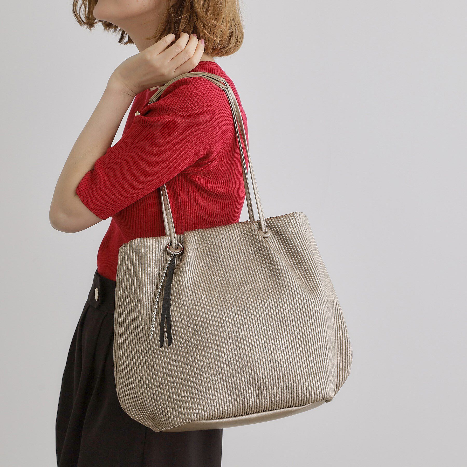 grove「プリーツハトメチャーム付きトート」|トートバッグ|ブラックシルバー(0