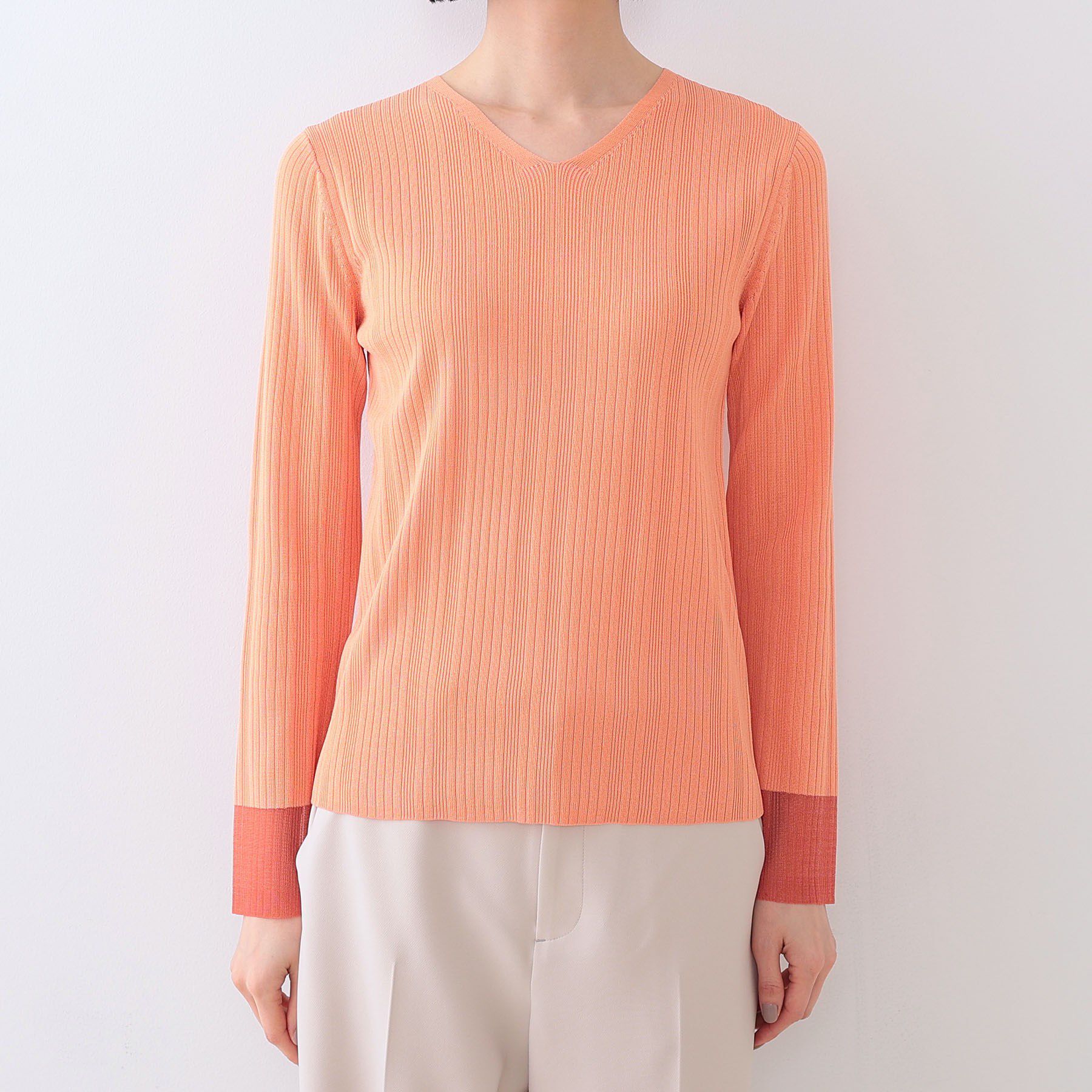 INDIVI「【洗える／袖口シアー】コンパクトVネックニット」|ニット・セーター|