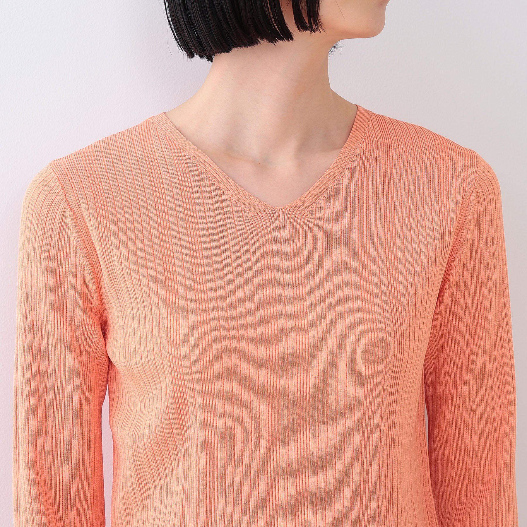 INDIVI「【洗える／袖口シアー】コンパクトVネックニット」|ニット・セーター|