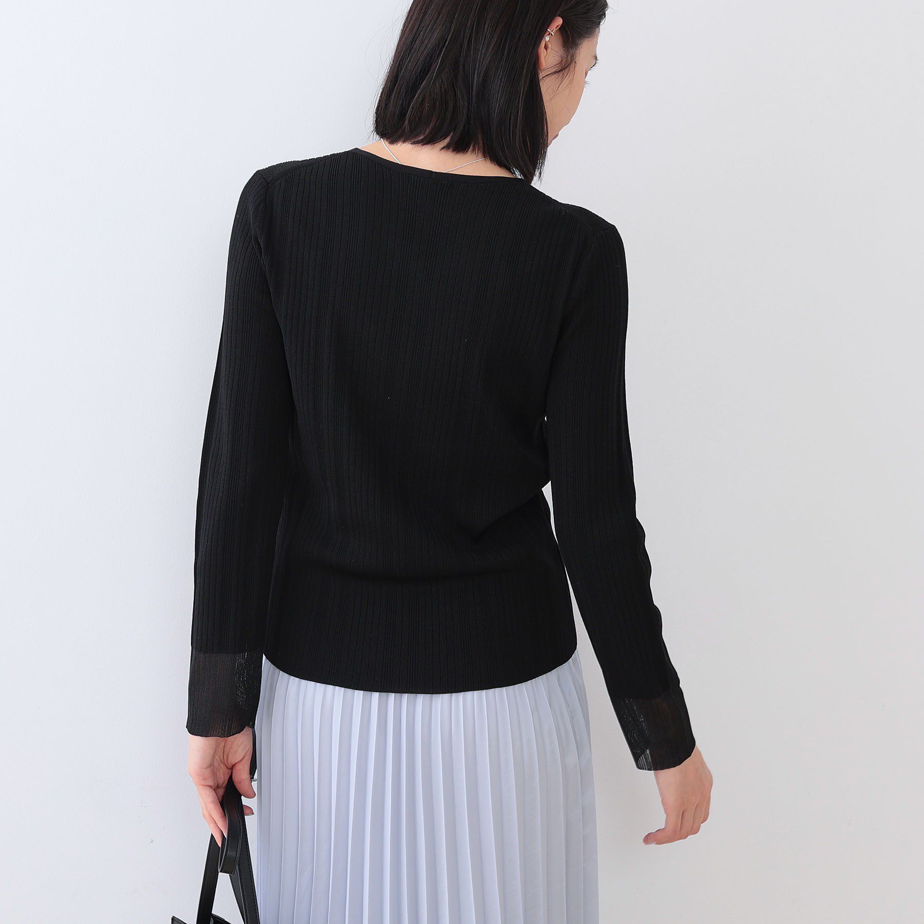 INDIVI「【洗える／袖口シアー】コンパクトVネックニット」|ニット・セーター|