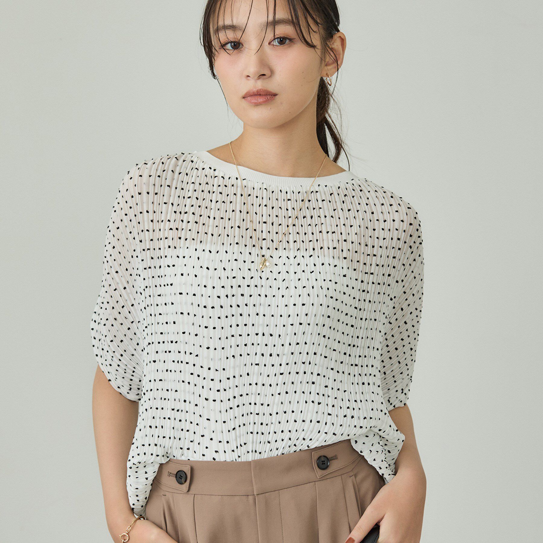 INDIVI「【洗える／ドット柄／凹凸素材】プリーツデザインブラウス」|シャツ・ブラウス|