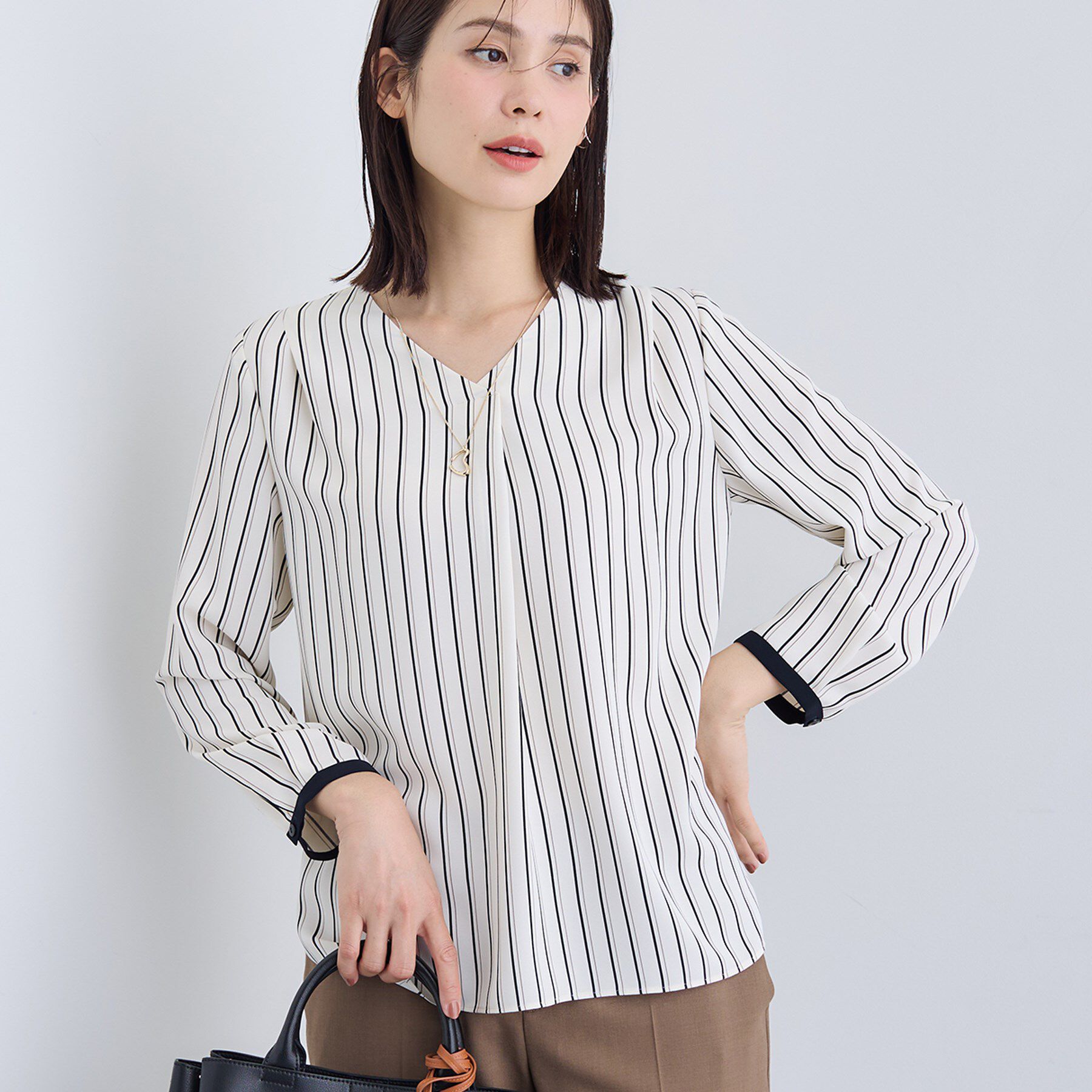 INDIVI「【通勤／イージーケア】Vネック ジョーゼットブラウス」|シャツ・ブラウス|