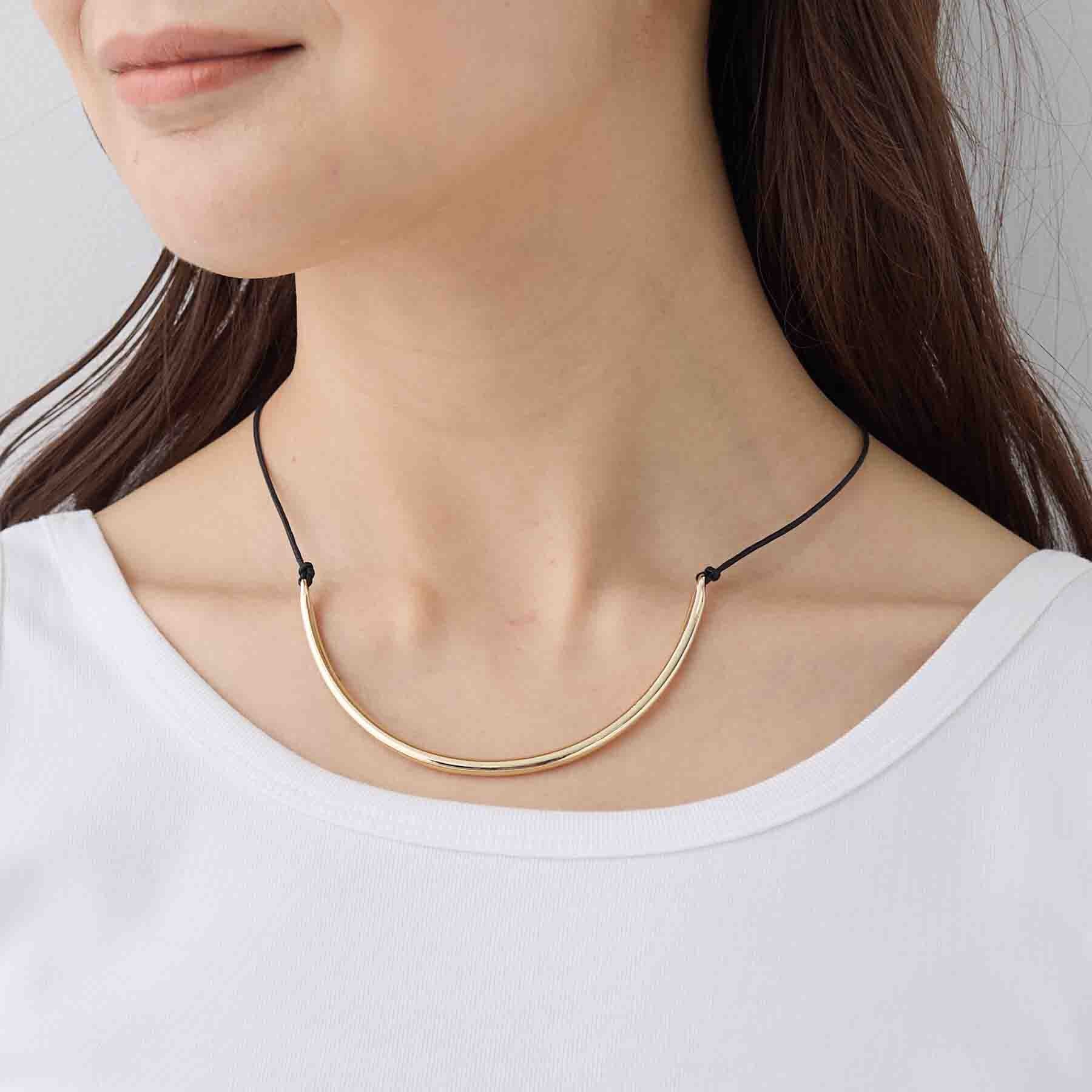 INDIVI「【長さ調整自由】メタルカーブバーネックレス」|ネックレス|