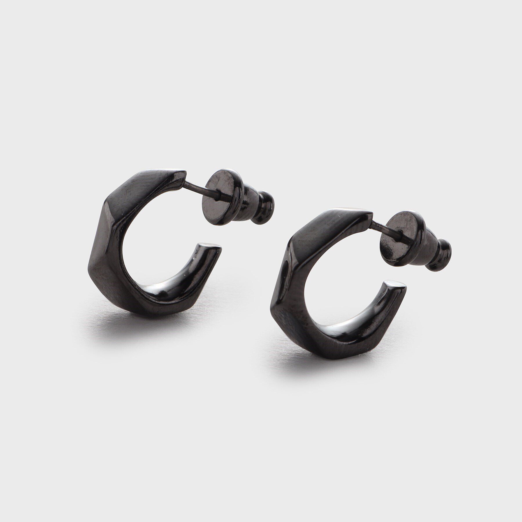 TAKEO KIKUCHI「ペンタゴンカットピアス」|ピアス|スミクロ(018)