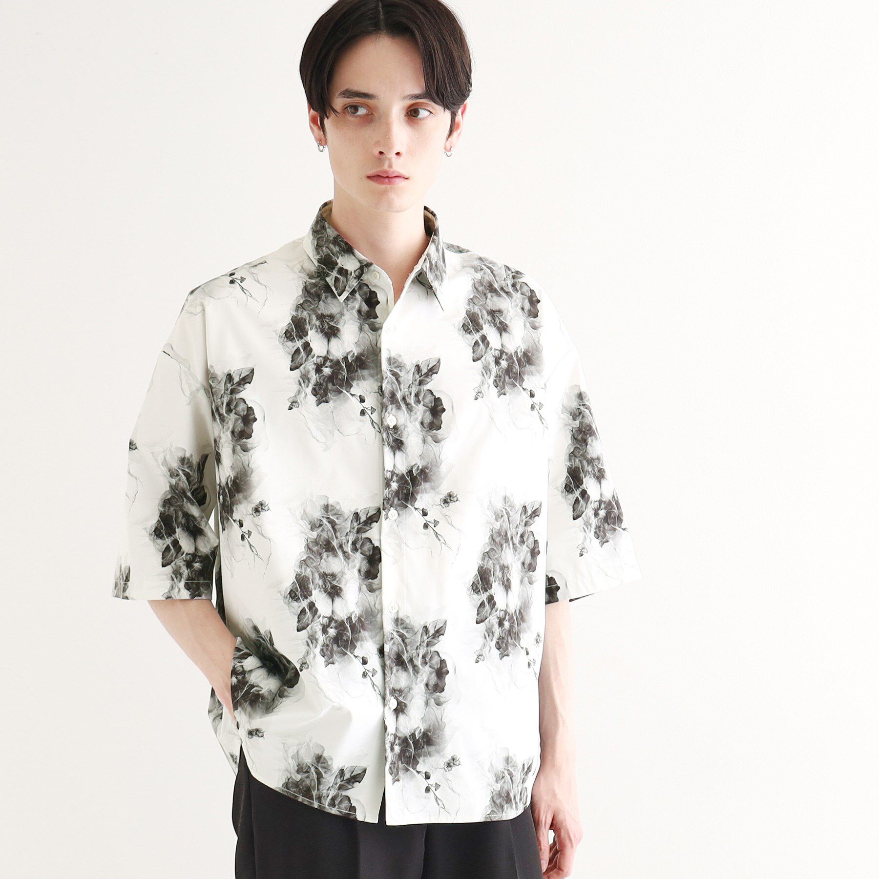 tk.TAKEO KIKUCHI「【WEB限定】無地/花柄アソートドレープ半袖シャツ」|シャツ・ブラウス|ホワイト(401)