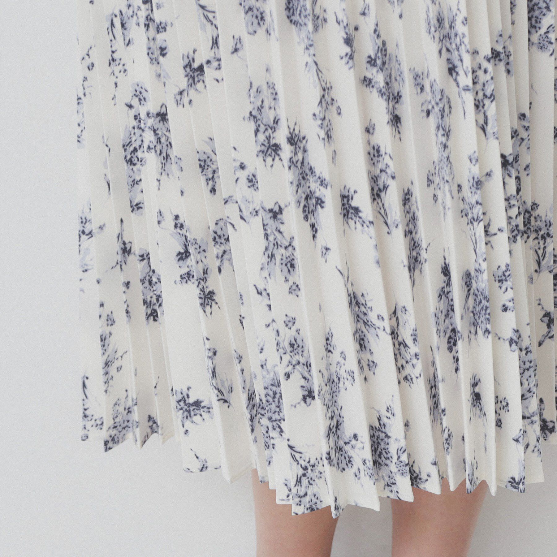 index「《美人百花掲載》フリルプリーツ花柄ワンピース【洗濯機洗い可/イージーアイロン/防シワ】」|ワンピース|