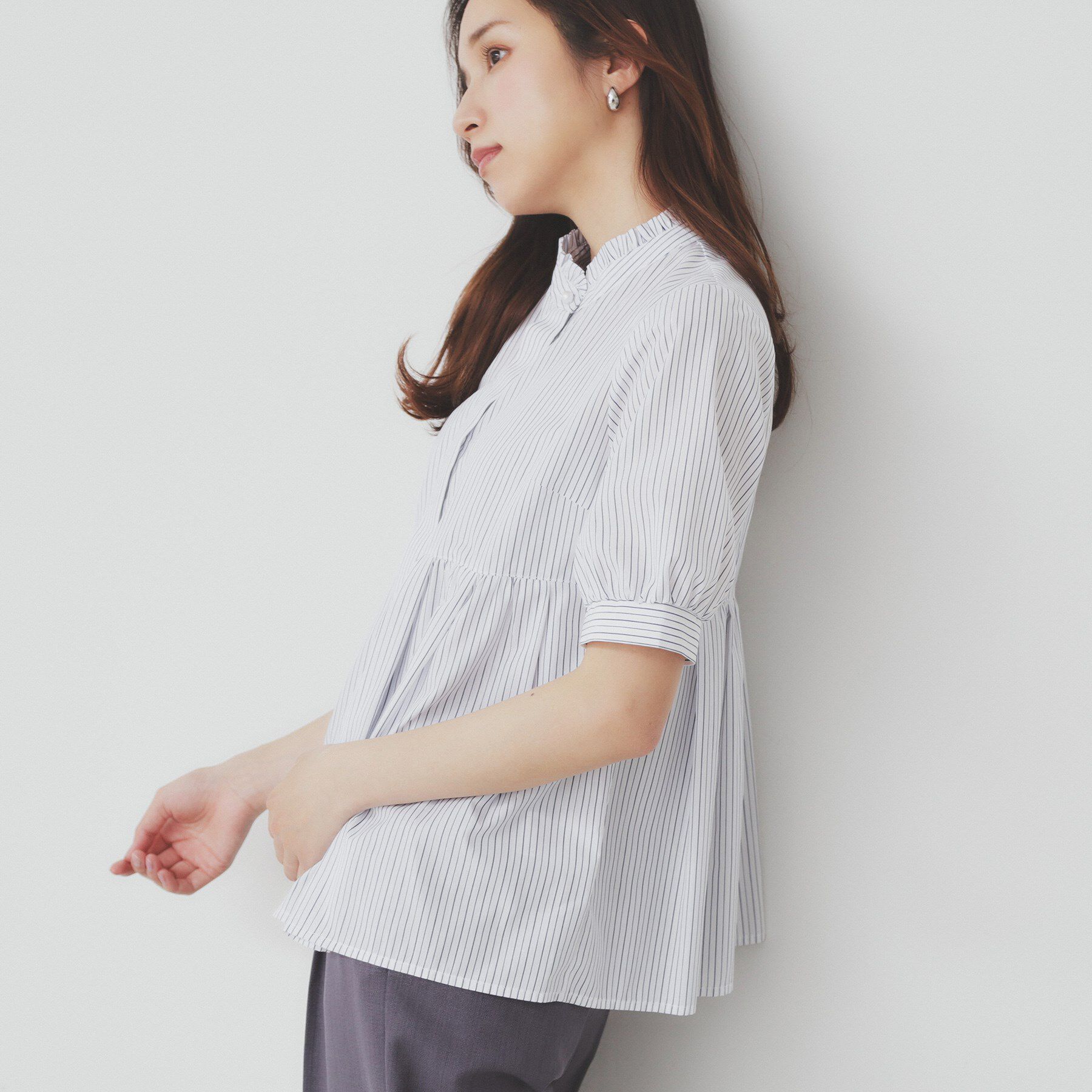 index「《5色展開》フリルバンドカラーペプラムブラウス【洗濯機洗い可/イージーアイロン/防シワ】」|シャツ・ブラウス|