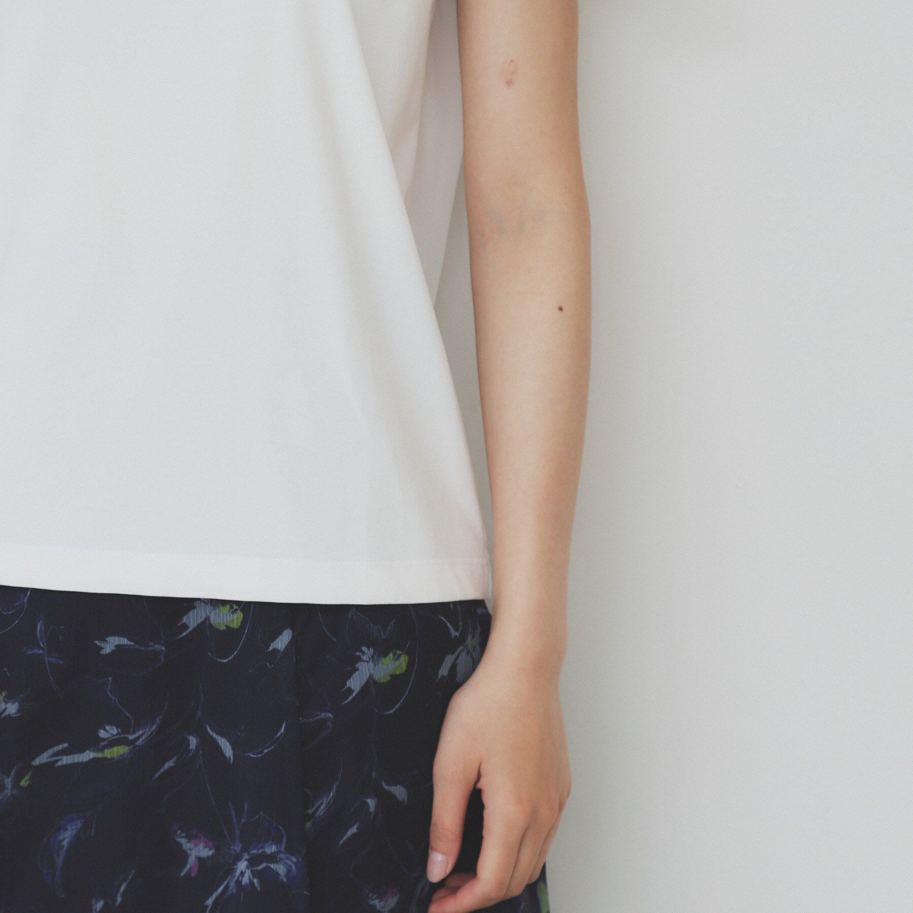 index「フロントロゴ刺繍Tシャツ【UVケア/洗濯機洗い可/接触冷感】」|Tシャツ・カットソー|