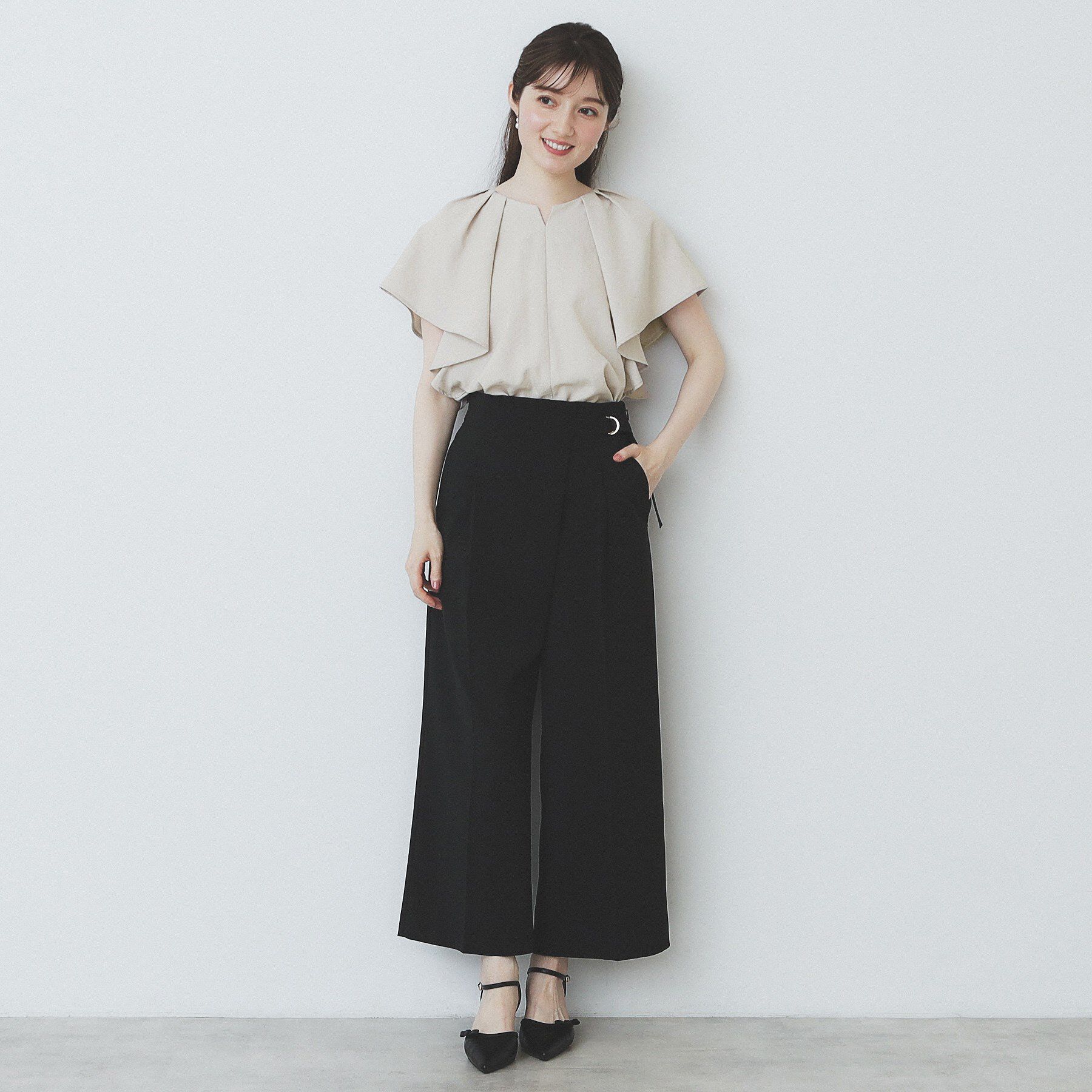 index「《7色展開/S-LLサイズ》フリルタックスリーブキーネックブラウス【吸水速乾/洗濯機可/イージーアイ」|シャツ・ブラウス|