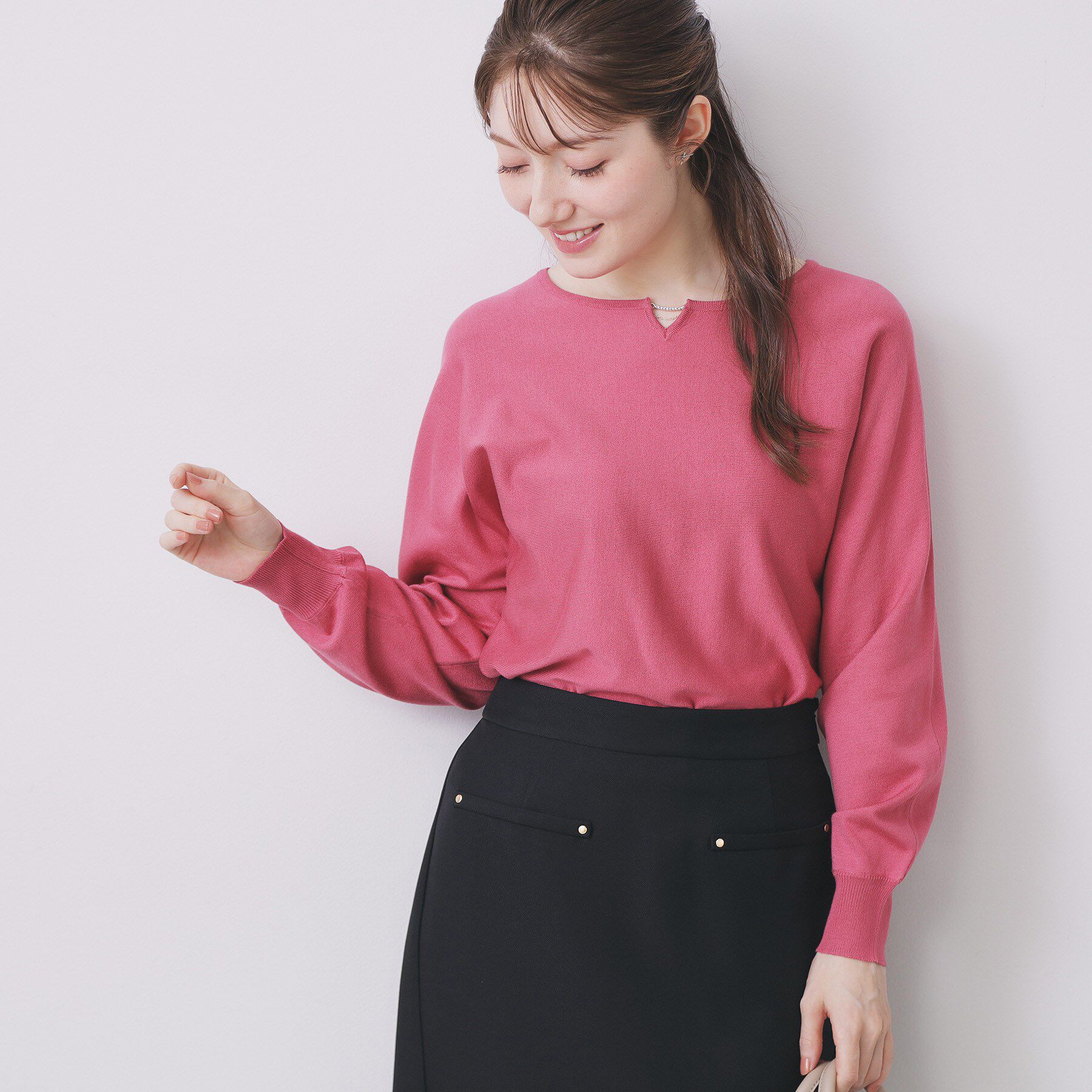 index「ビジューキーネックドルマンニット【洗濯機OK】」|ニット・セーター|ピンク(073)