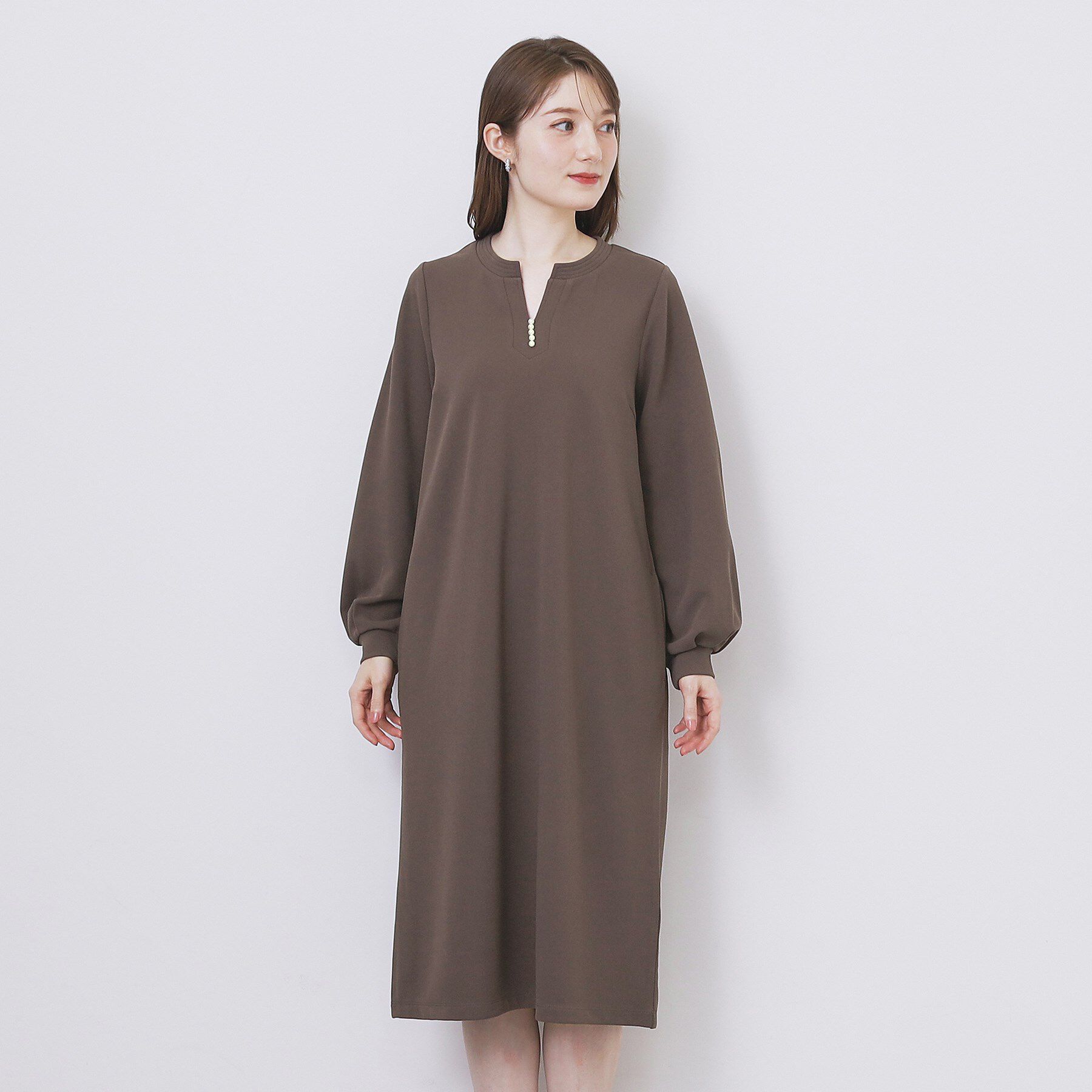index「パール調ボタン付きキーネックワンピース【洗濯機OK】《S～3L》」|ワンピース|
