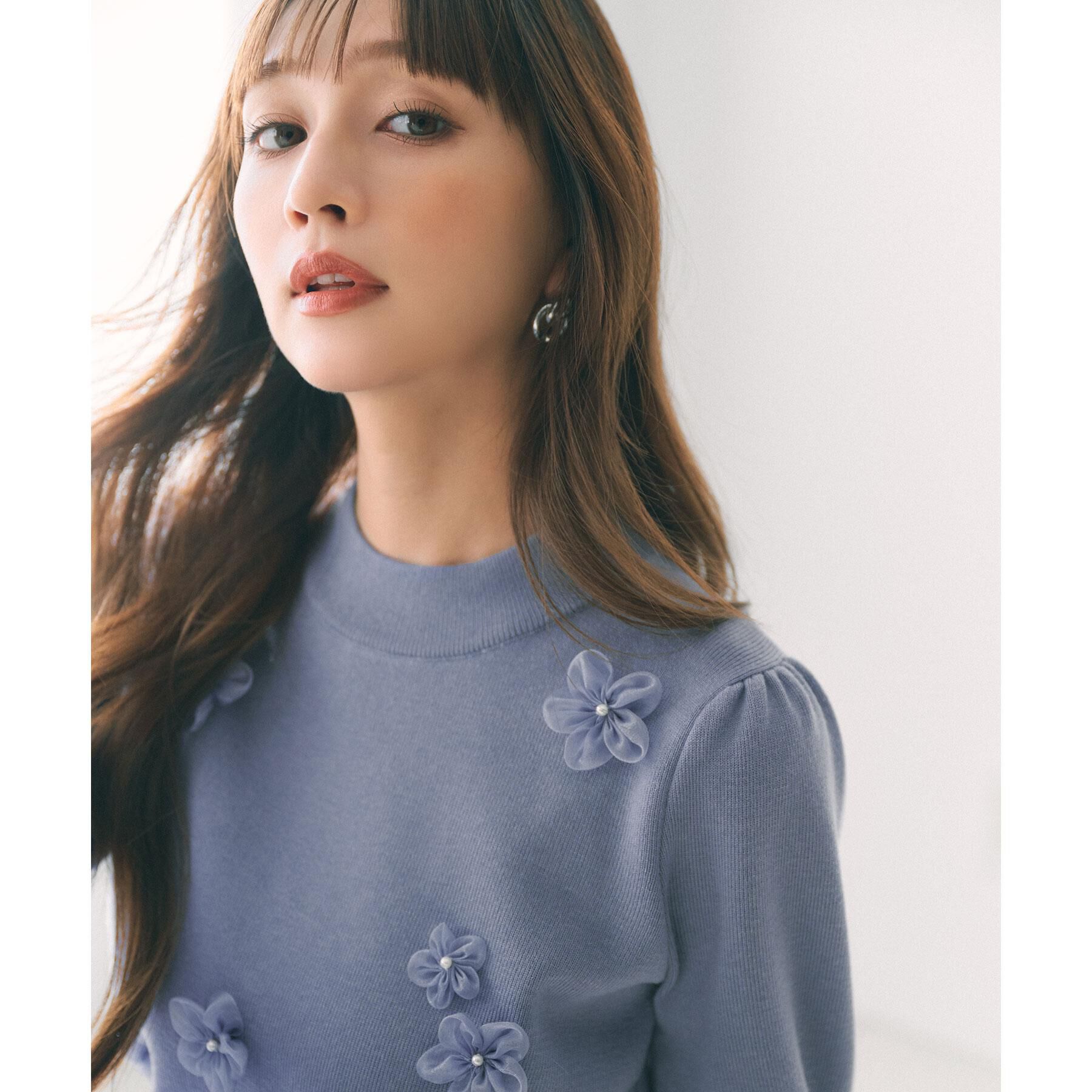 index「フラワーモチーフハイネックニット【洗える】」|ニット・セーター|