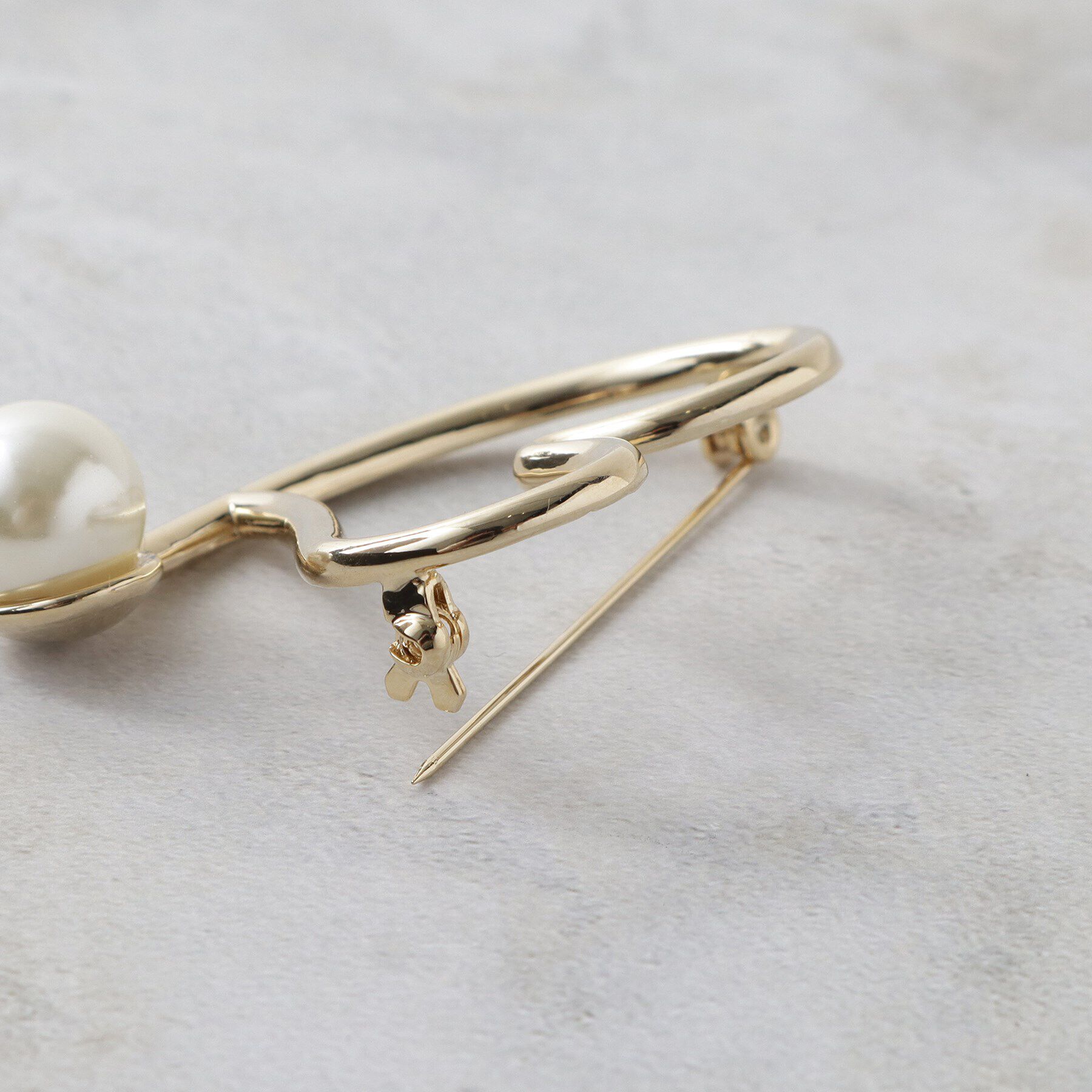 OPAQUE.CLIP「メタルハート&times;フェイクパールブローチ」|ブローチ・コサージュ|