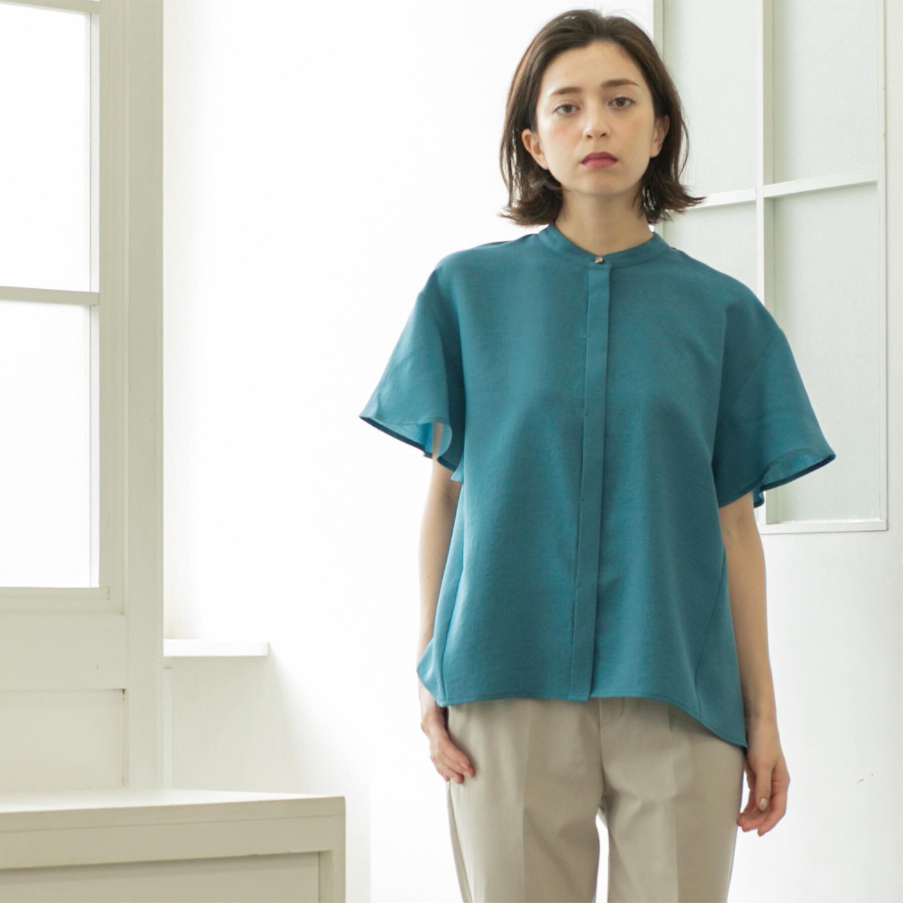 OPAQUE.CLIP「バックフリルバンドカラーブラウス【洗濯機洗い可/吸水速乾/接触冷感】」|シャツ・ブラウス|