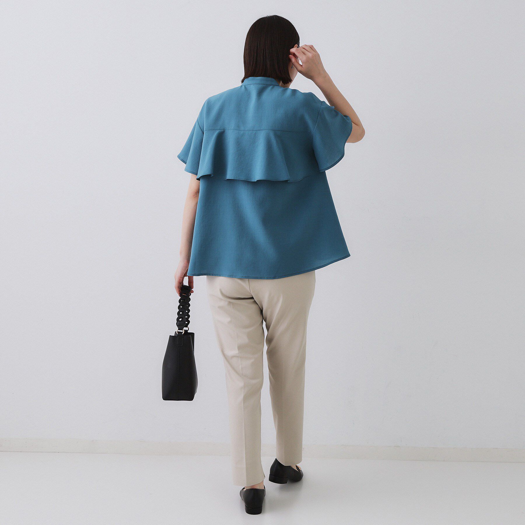 OPAQUE.CLIP「バックフリルバンドカラーブラウス【洗濯機洗い可/吸水速乾/接触冷感】」|シャツ・ブラウス|