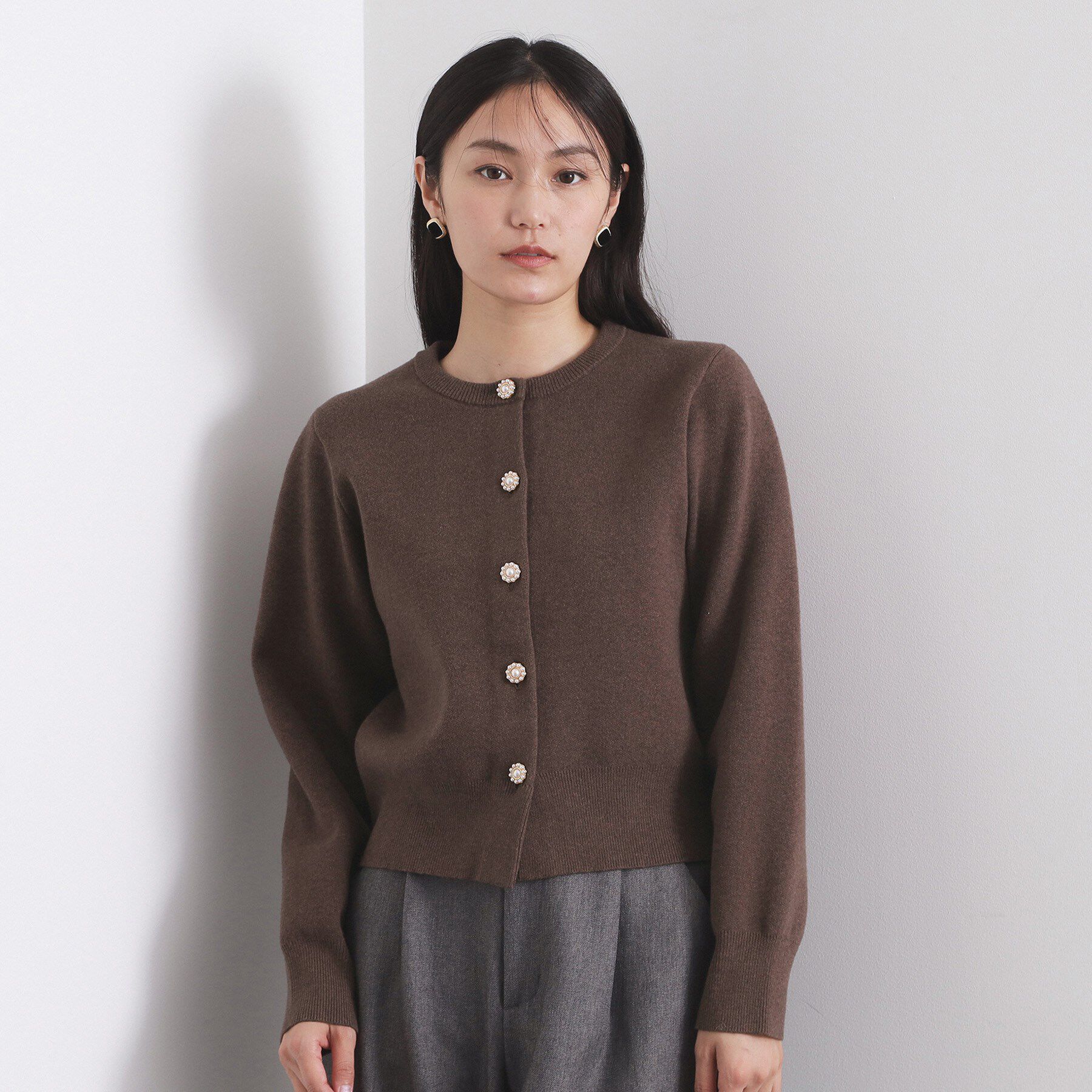 OPAQUE.CLIP「フェイクパールビジューボタンニットカーディガン【洗濯機OK】」|カーディガン|
