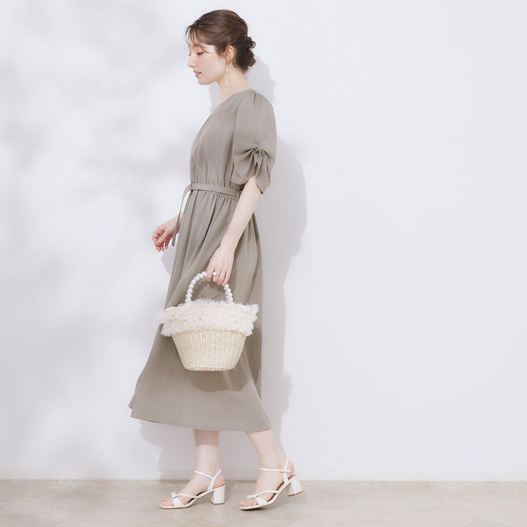 Couture broach「【マシンウォッシャブル・二の腕カバー】ウエストベルトVネックワンピース」|ワンピース|