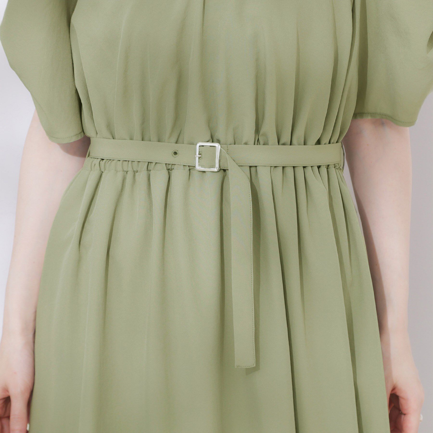 Couture broach「【マシンウォッシャブル・二の腕カバー】ウエストベルトVネックワンピース」|ワンピース|