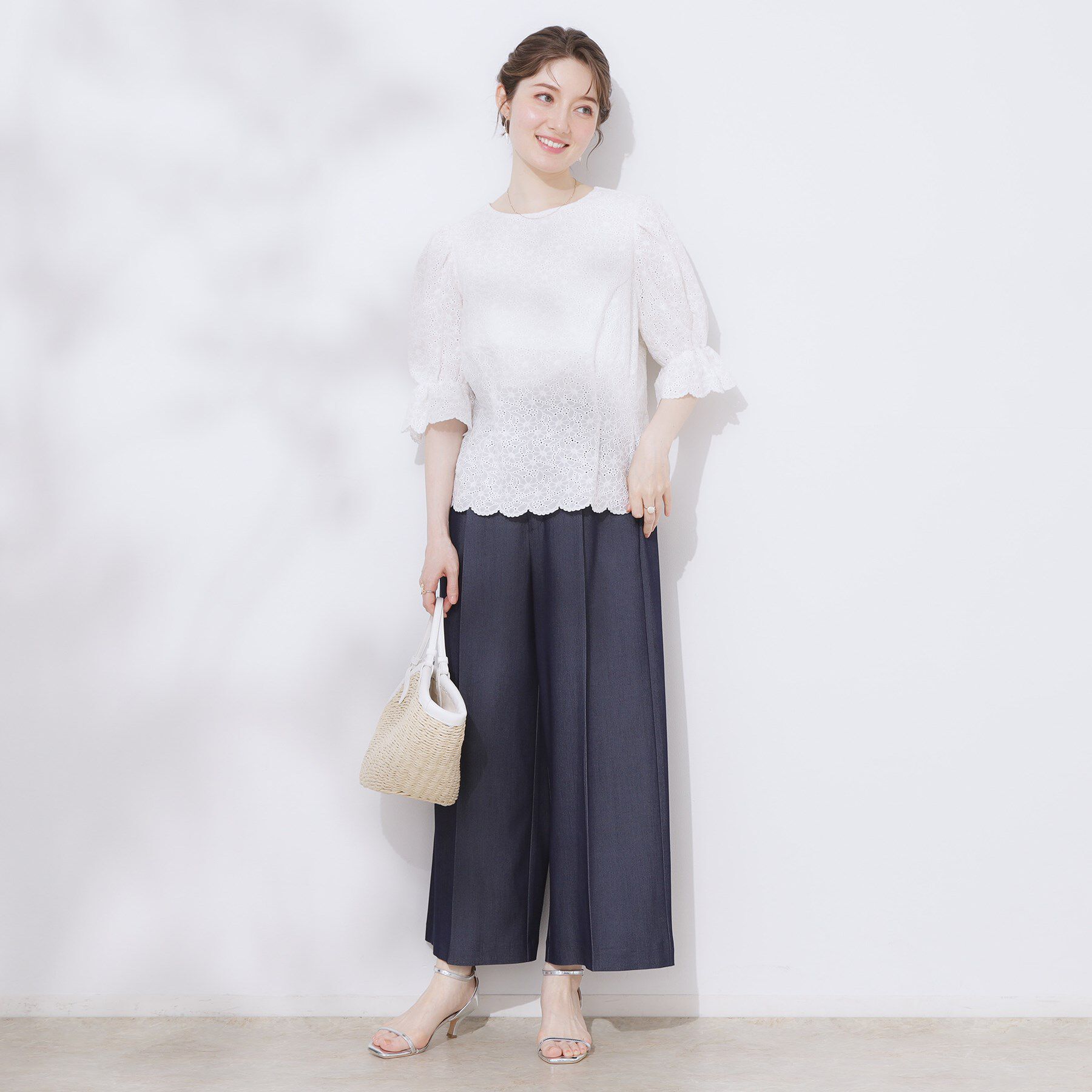 Couture broach「【一枚で着映える・花柄刺繍・5分袖】バックレースアップ カットワークレースブラウス」|シャツ・ブラウス|