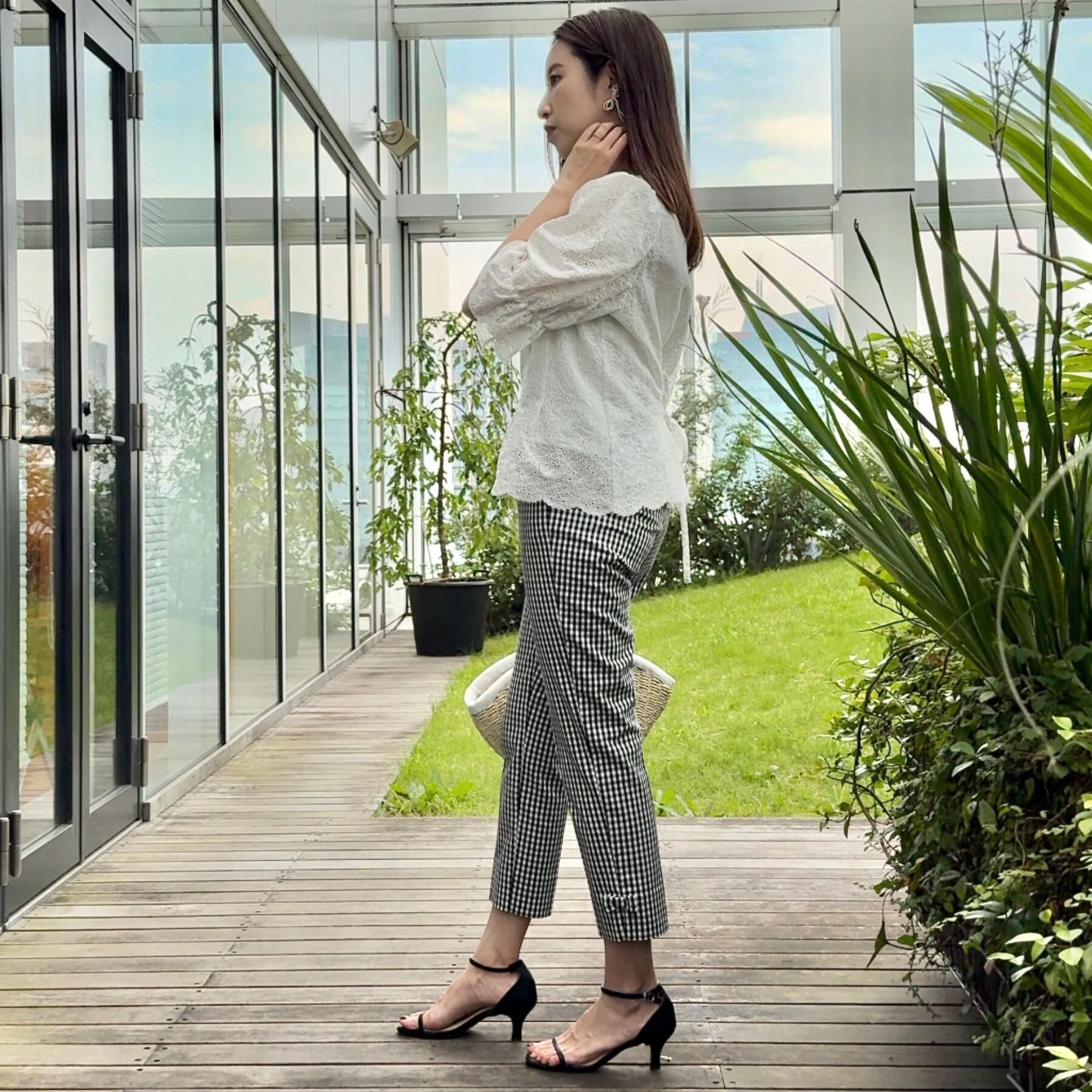 Couture broach「【一枚で着映える・花柄刺繍・5分袖】バックレースアップ カットワークレースブラウス」|シャツ・ブラウス|