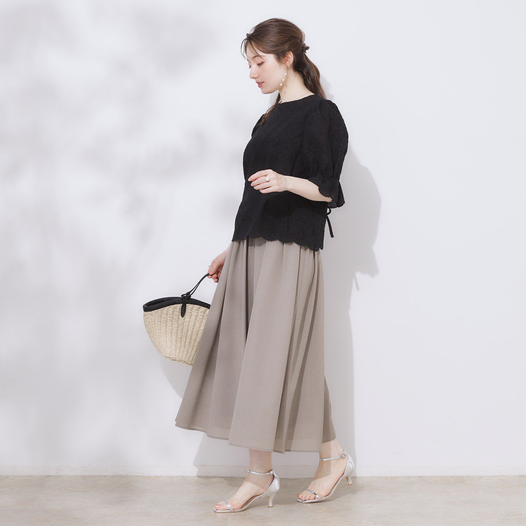 Couture broach「【一枚で着映える・花柄刺繍・5分袖】バックレースアップ カットワークレースブラウス」|シャツ・ブラウス|