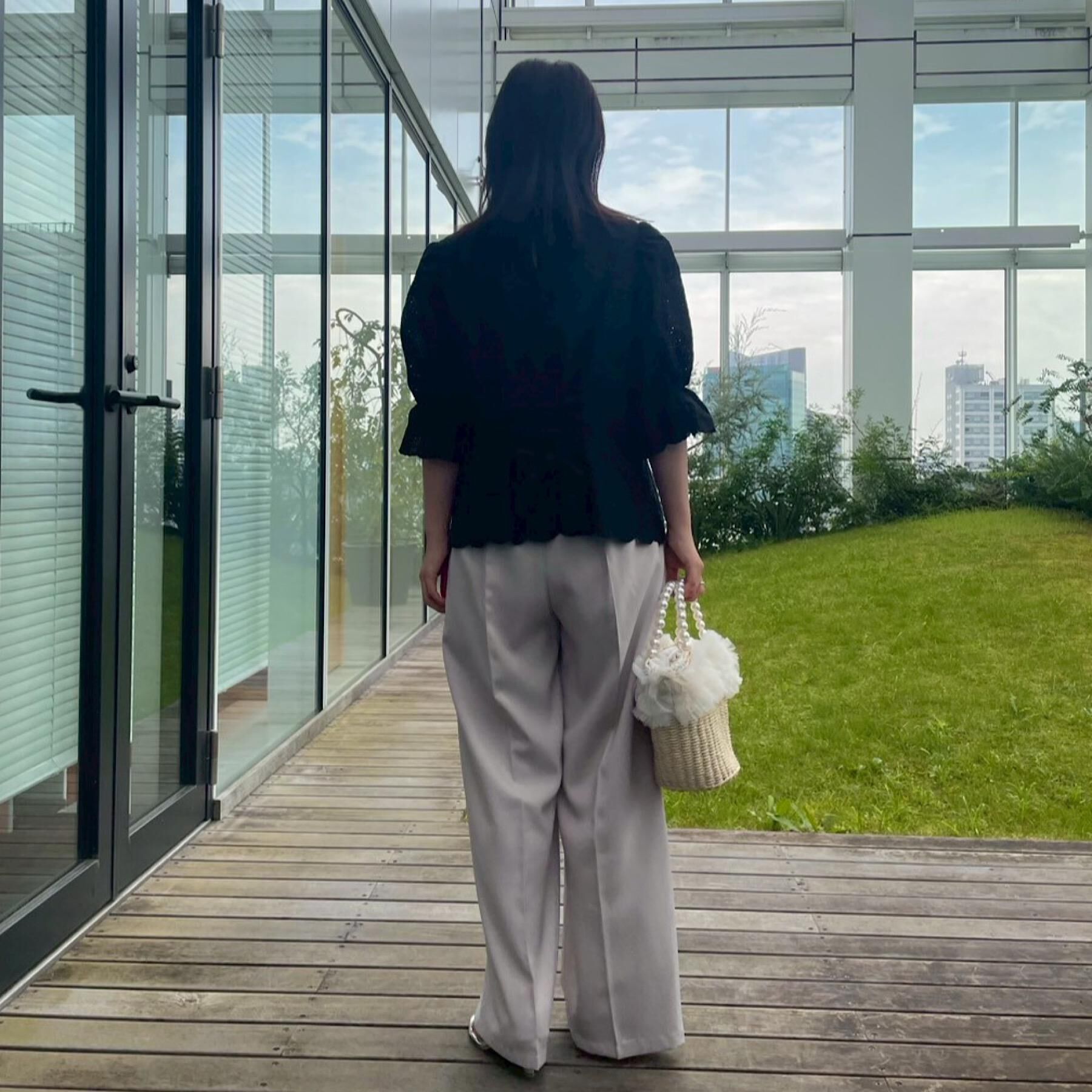 Couture broach「【一枚で着映える・花柄刺繍・5分袖】バックレースアップ カットワークレースブラウス」|シャツ・ブラウス|