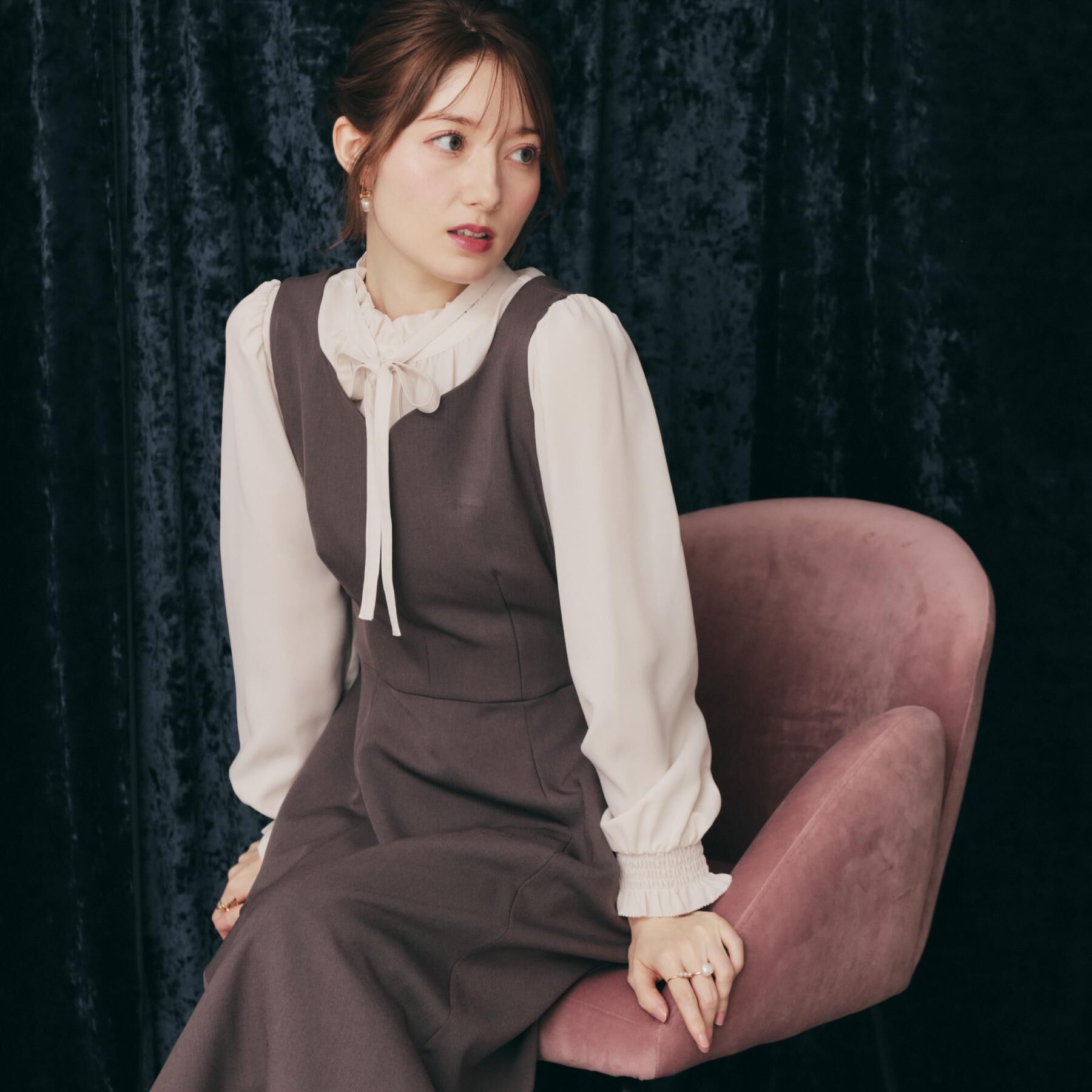 Couture broach「【フェミニン・通勤】タイ付きピコフリルブラウス」|シャツ・ブラウス|