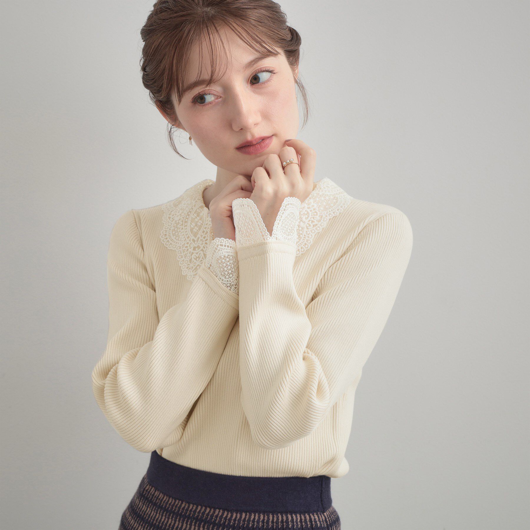 Couture broach「【着映え・フェミニン・通勤】レース衿カフス付きリブニット」|ニット・セーター|