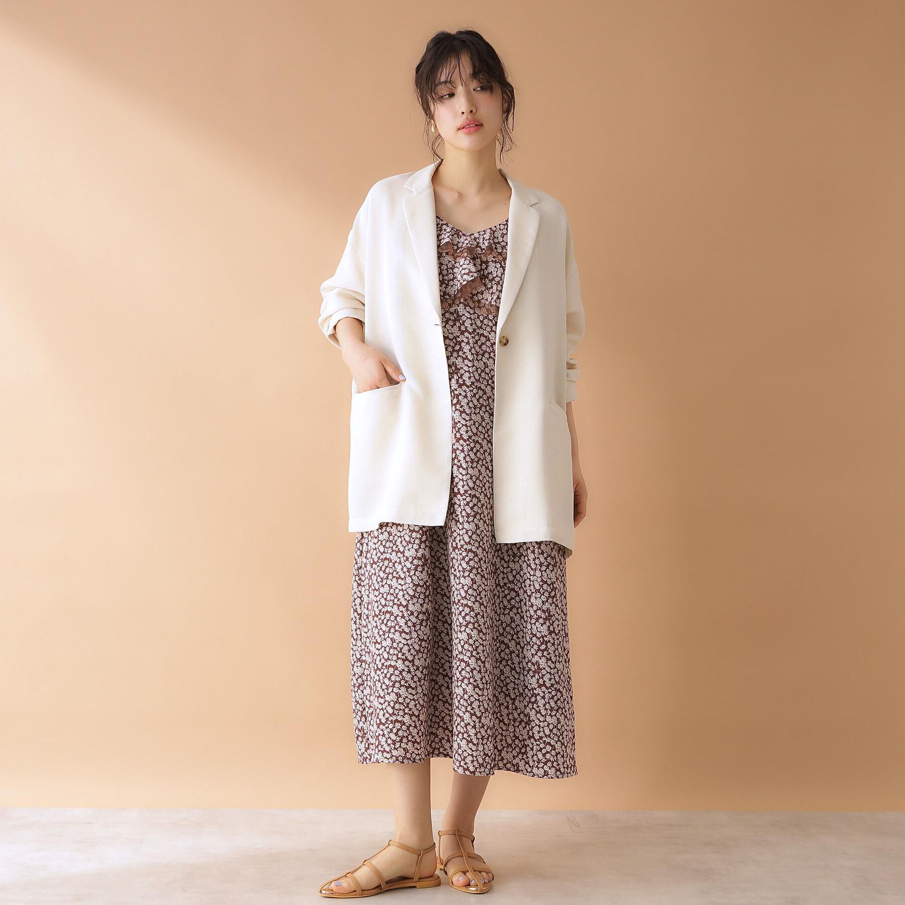 THE SHOP TK「小花柄フリルキャミワンピース【洗える】」|ワンピース|ブラウン(143)