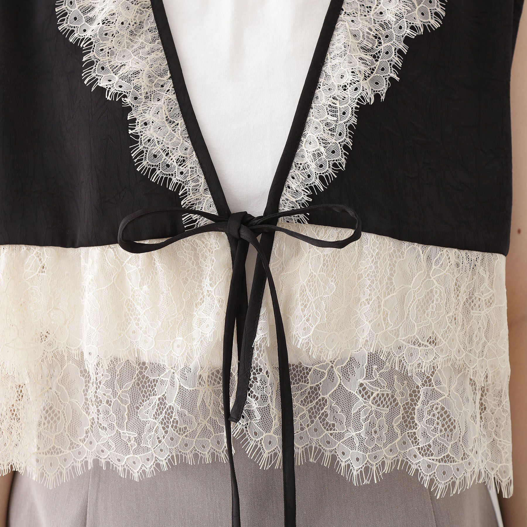 THE SHOP TK「レースフリルサテンベスト【洗える】」|ベスト・ジレ|