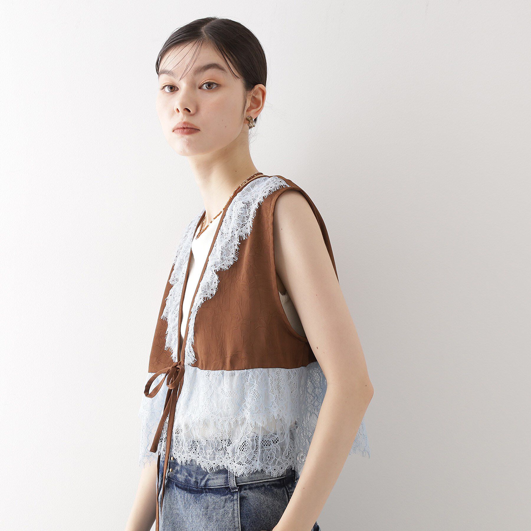 THE SHOP TK「レースフリルサテンベスト【洗える】」|ベスト・ジレ|
