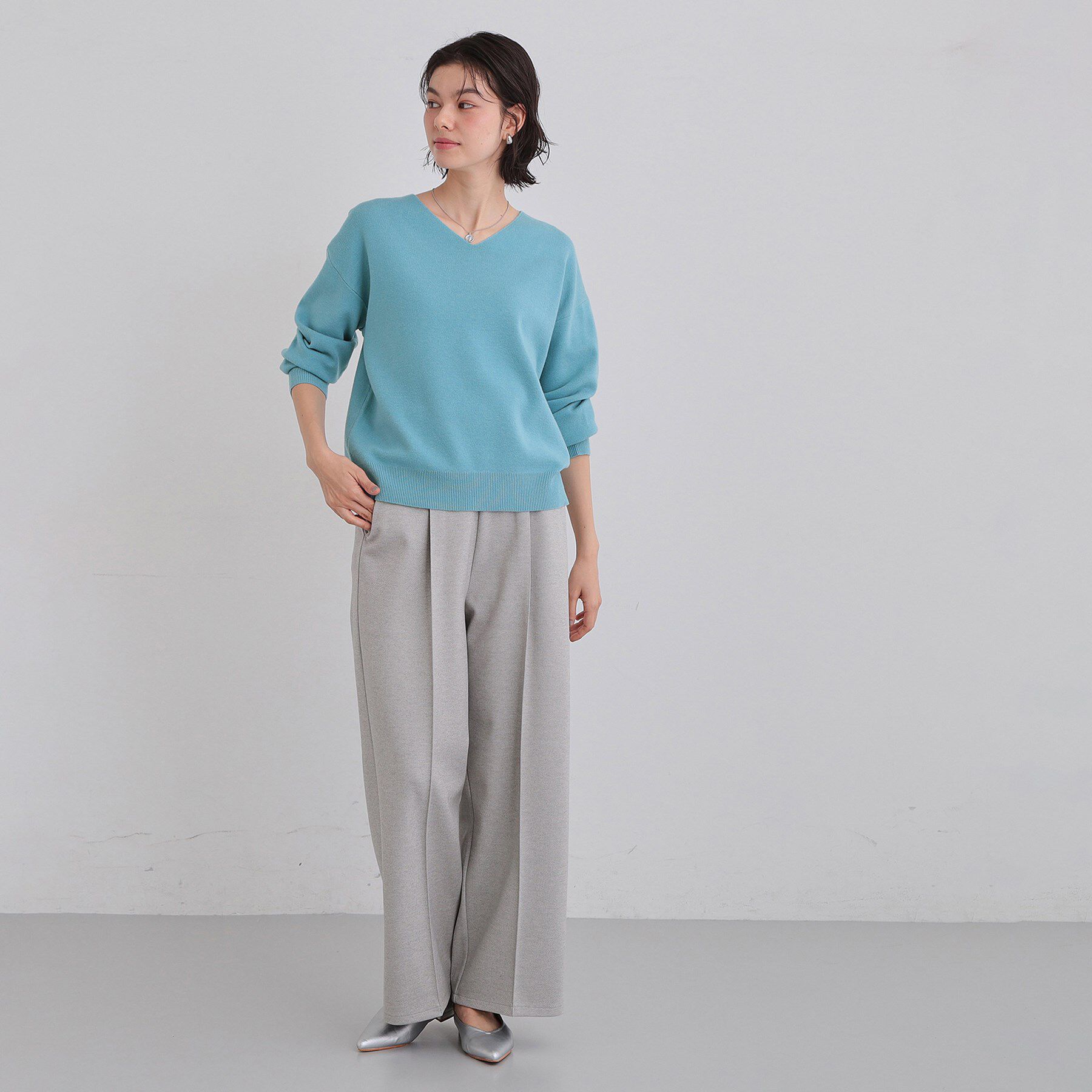 THE SHOP TK「【すっきりシルエットが叶う】大人のためのVネックニット/毛玉になりにくい/静電気防止/洗濯機OK」|ニット・セーター|