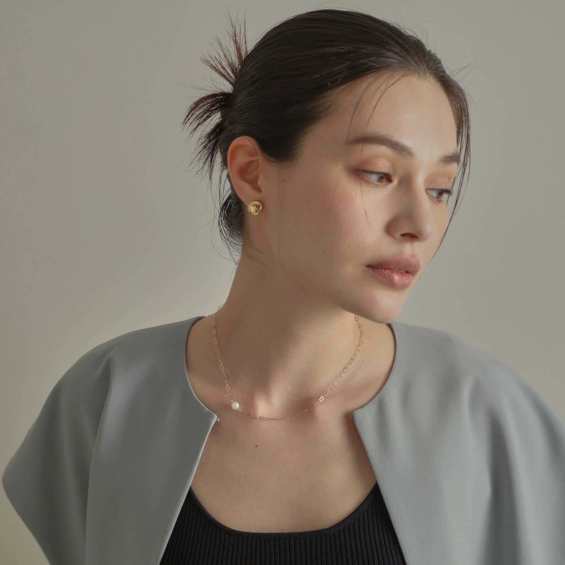 COCOSHNIK「K10中空Dシェイプ ピアス」|ピアス|