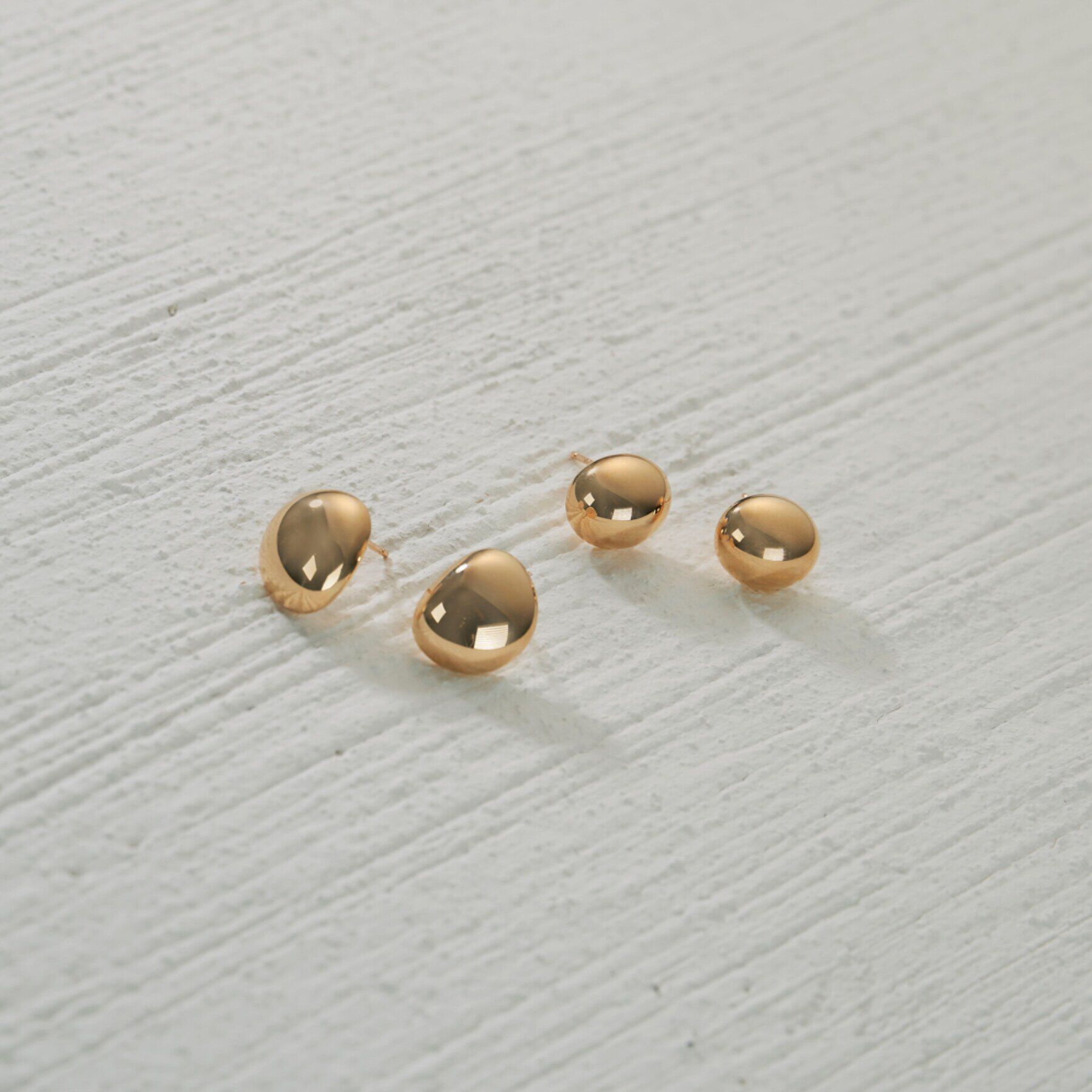 COCOSHNIK「K10中空Dシェイプ ピアス」|ピアス|