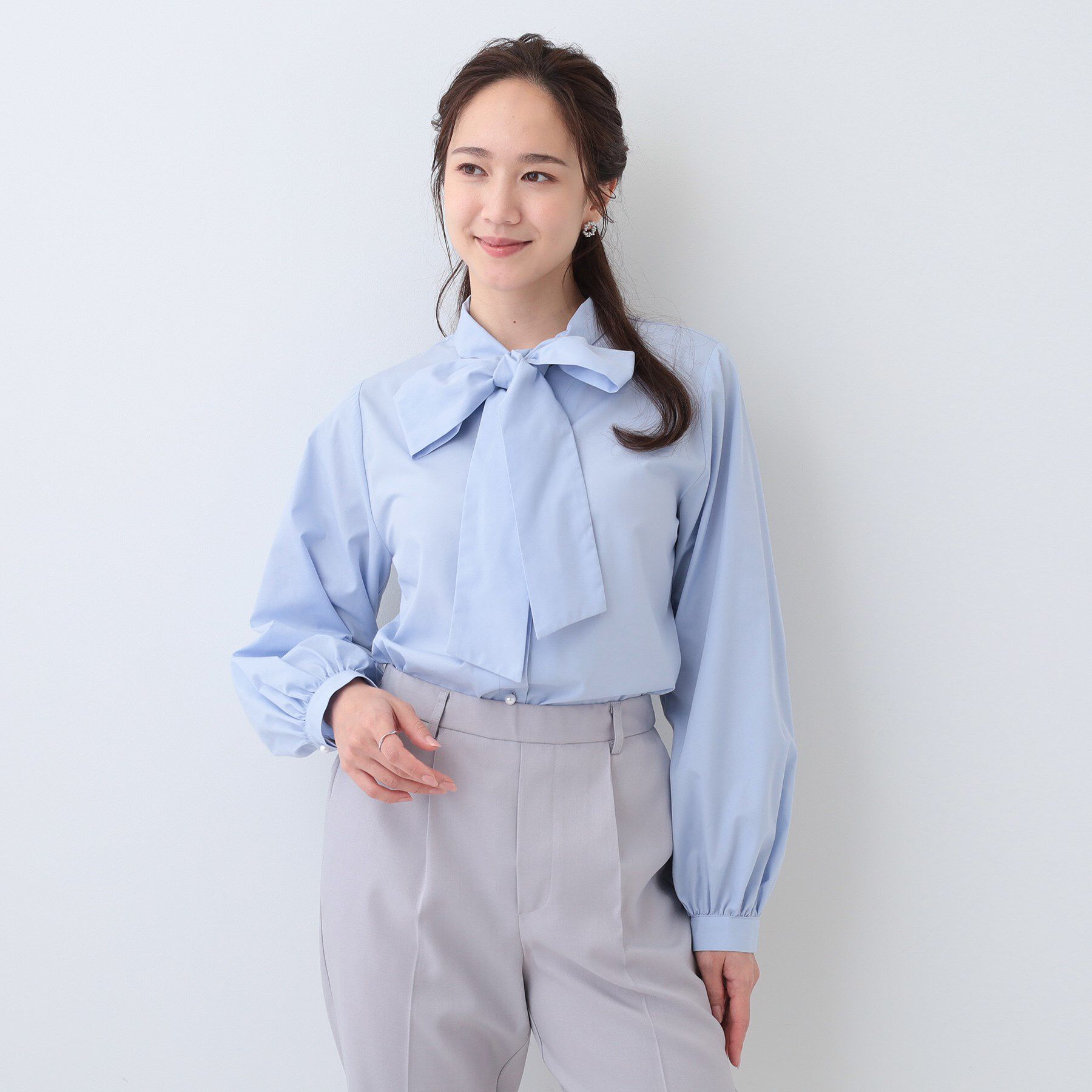 SHOO･LA･RUE「【S-LL】お顔回りを華やかに リボンタイブラウス」|シャツ・ブラウス|