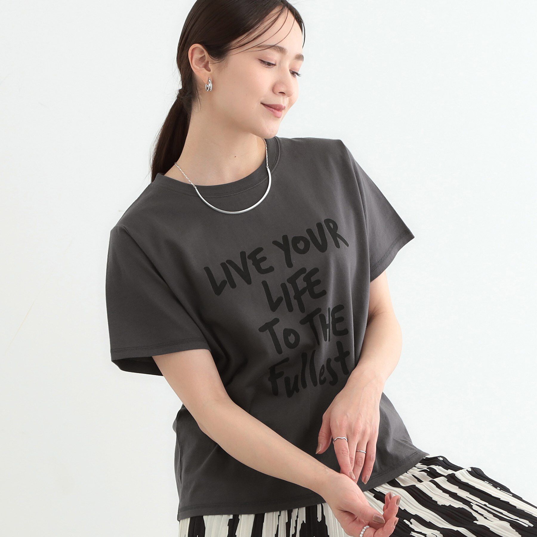SHOO･LA･RUE「【洗える/S-LL】選べる4柄 プリントアソート ベーシックTシャツ」|Tシャツ・カットソー|チャコールグレー(3