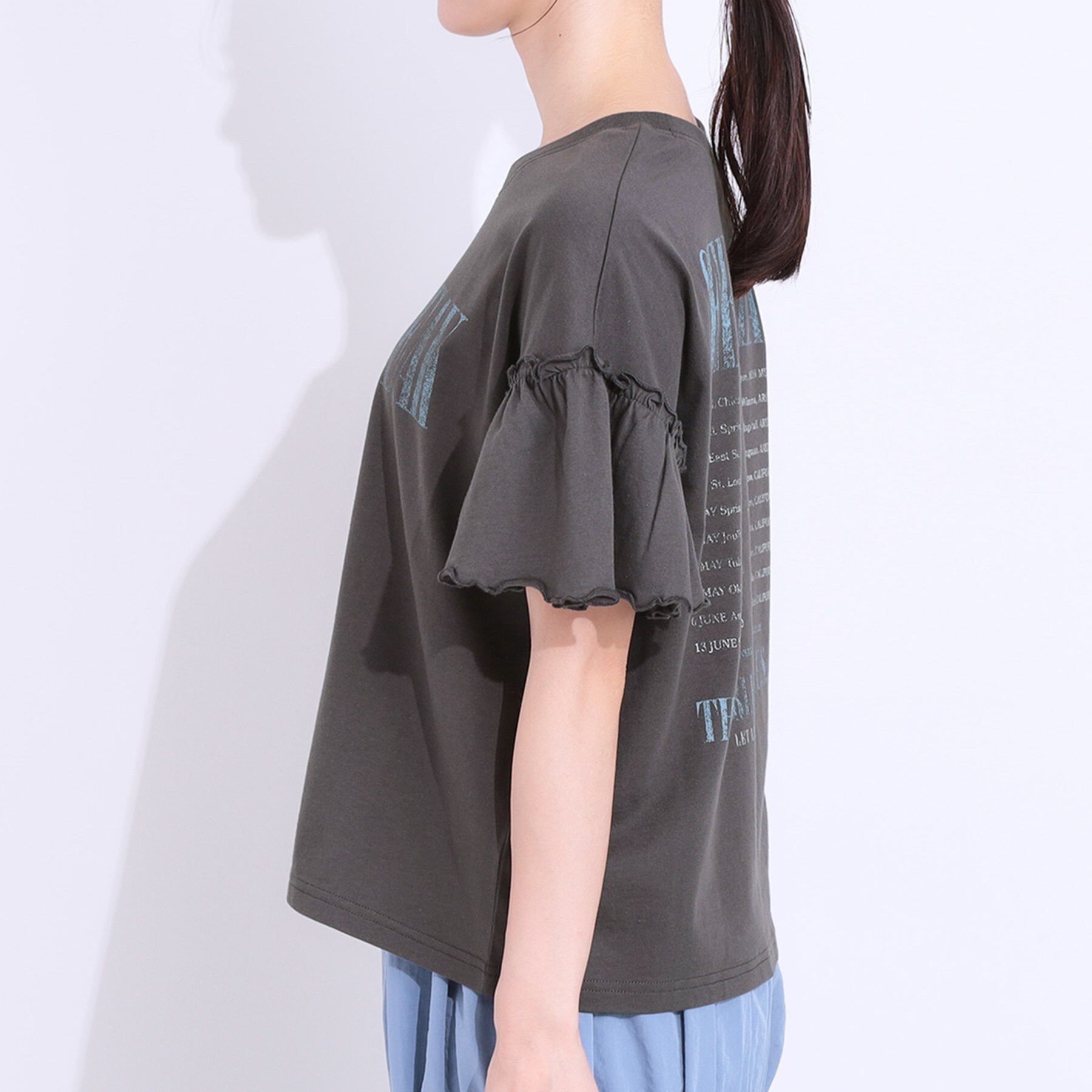 SHOO･LA･RUE「【洗える/S-LL】プリントアソート お袖フリルTシャツ」|Tシャツ・カットソー|