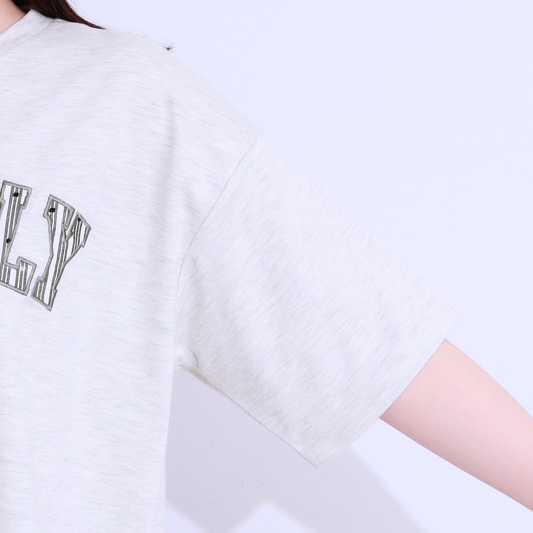 SHOO･LA･RUE「【S-LL】ゆるっと大人カジュアルに 柄ロゴアソート ミニ裏毛トップス」|Tシャツ・カットソー|