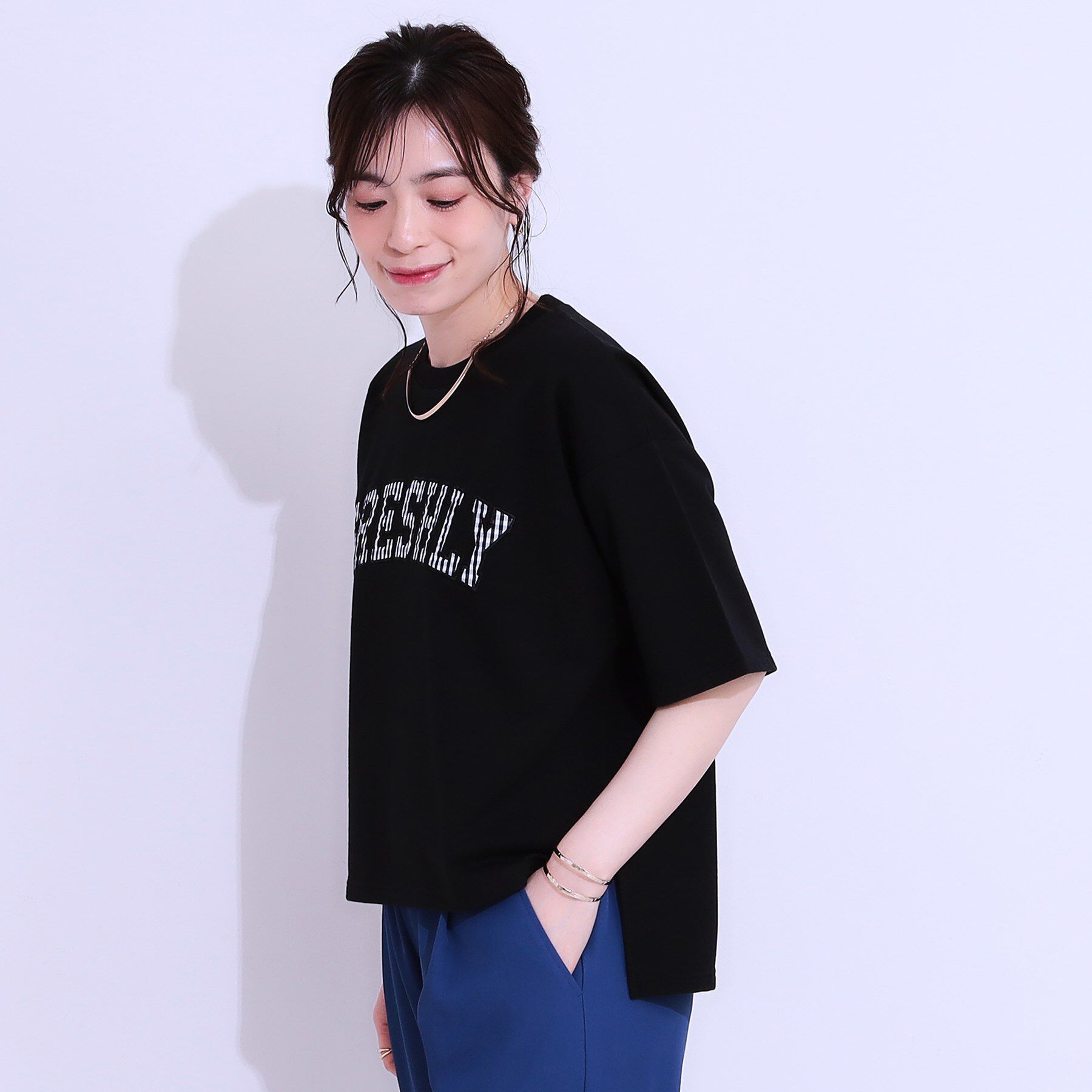 SHOO･LA･RUE「【S-LL】ゆるっと大人カジュアルに 柄ロゴアソート ミニ裏毛トップス」|Tシャツ・カットソー|