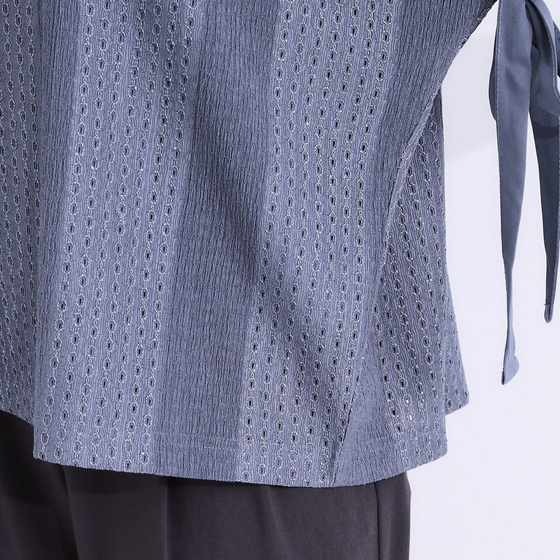 SHOO･LA･RUE「【S-LL/二の腕カバー】お袖ギャザーリボン アイレット刺繍トップス」|シャツ・ブラウス|