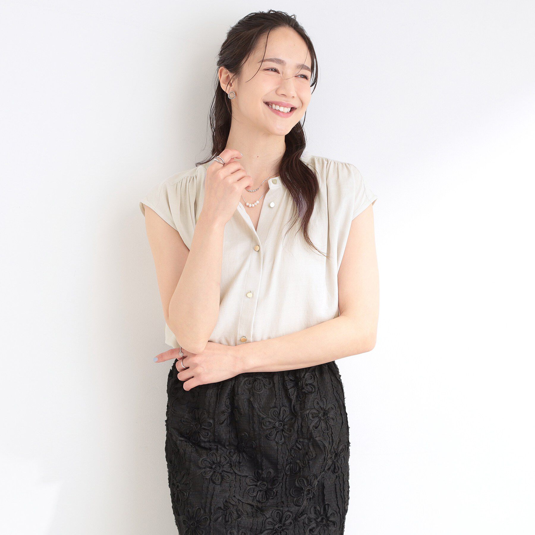 SHOO･LA･RUE「【S-LL/洗濯後しわになりにくい】上品にきれい見え スラブギャザーブラウス」|シャツ・ブラウス|