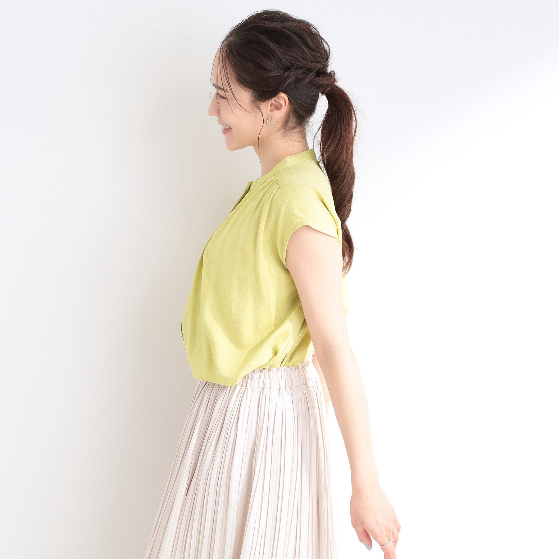 SHOO･LA･RUE「【S-LL/洗濯後しわになりにくい】上品にきれい見え スラブギャザーブラウス」|シャツ・ブラウス|