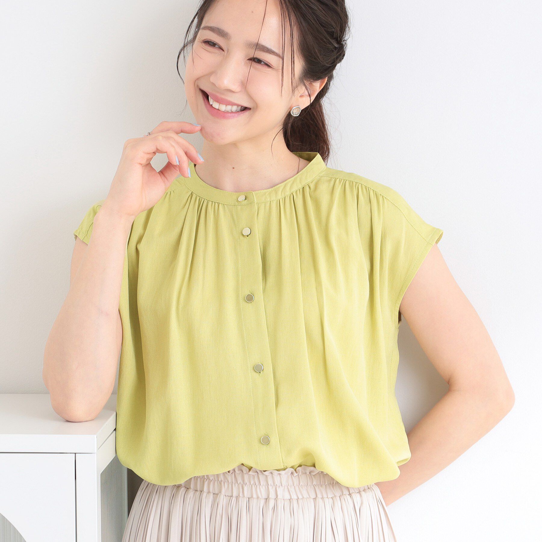 SHOO･LA･RUE「【S-LL/洗濯後しわになりにくい】上品にきれい見え スラブギャザーブラウス」|シャツ・ブラウス|イエロー(031)