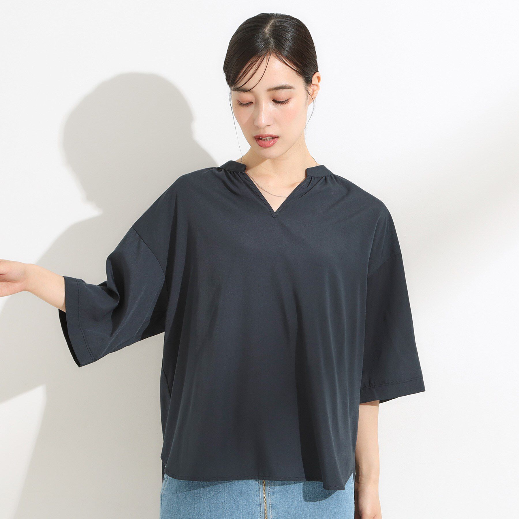 SHOO･LA･RUE「【S-LL/洗濯後しわになりにくい】バックギャザーがアクセント スッキパーブラウス」|シャツ・ブラウス|